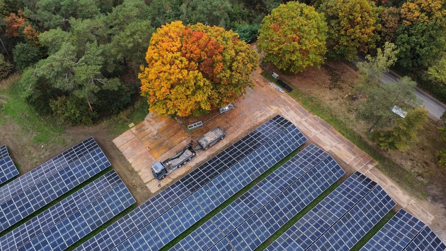 🍂🍁Winteruur - groene blaadjes worden bruine blaadjes, groene laantjes worden bruine plaatjes 🍁🍂

#rijplaten #verhuur #rijplatenverhuur #werf #tuinaanleg #stalenrijplaten #kunststofrijplaten #draglineschotten #plaquesderoulage #roadplates #rijplat