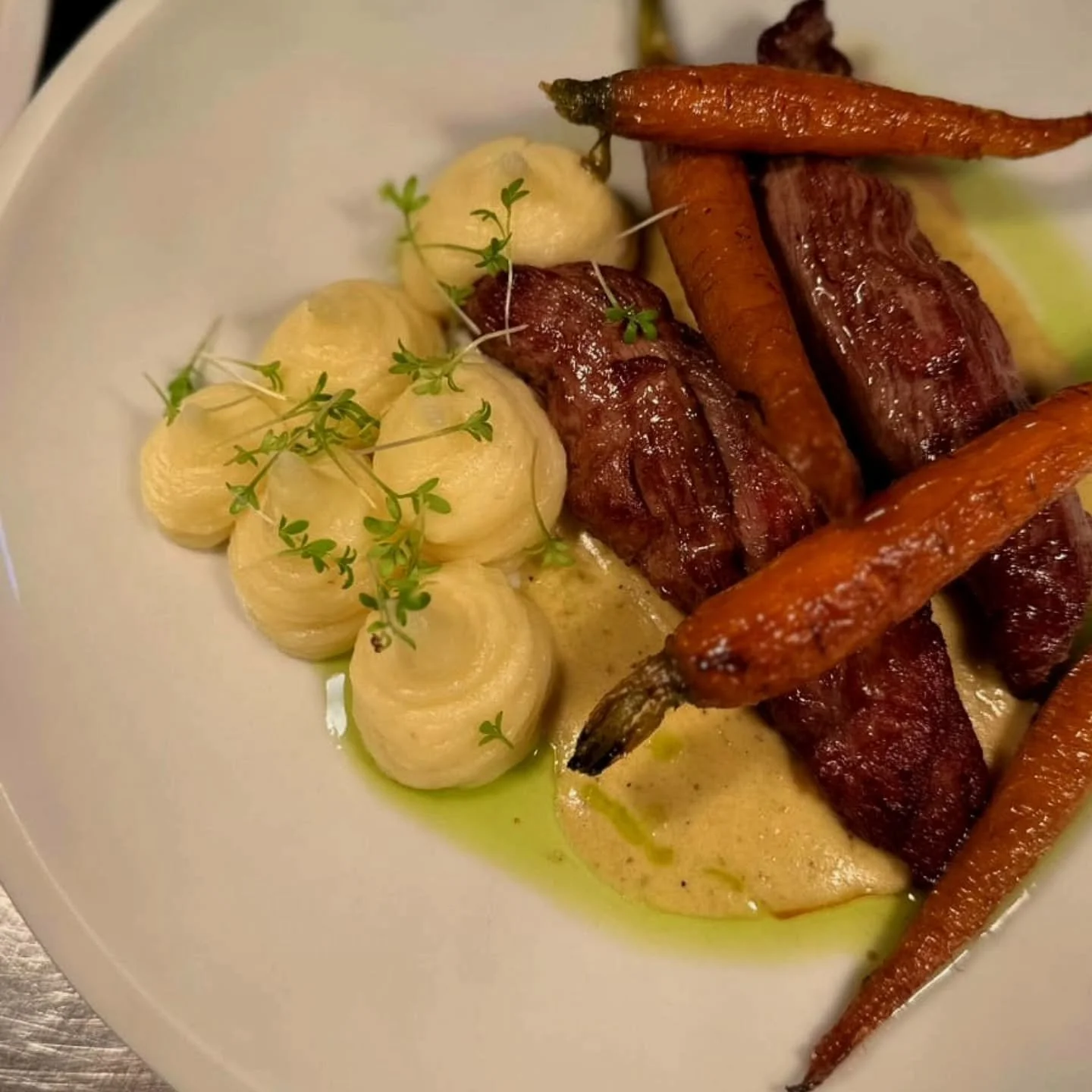 Valent&iacute;nsky v&iacute;kend vo Vyhni je za nami! 🌹
Ďakujeme v&scaron;etk&yacute;m, ktor&iacute; si pri&scaron;li užiť skvel&eacute; jedlo, dobr&uacute; atmosf&eacute;ru a pr&iacute;jemn&yacute; čas u n&aacute;s. 💘🥘
Bolo n&aacute;m pote&scaron