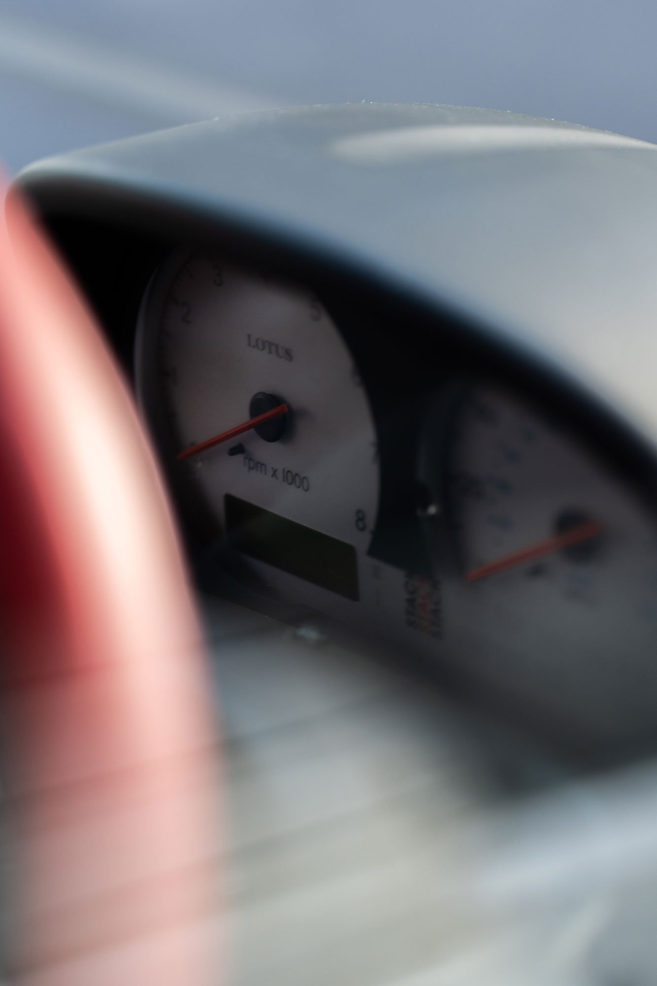 T2P_WHITE_EXIGE-4.jpg