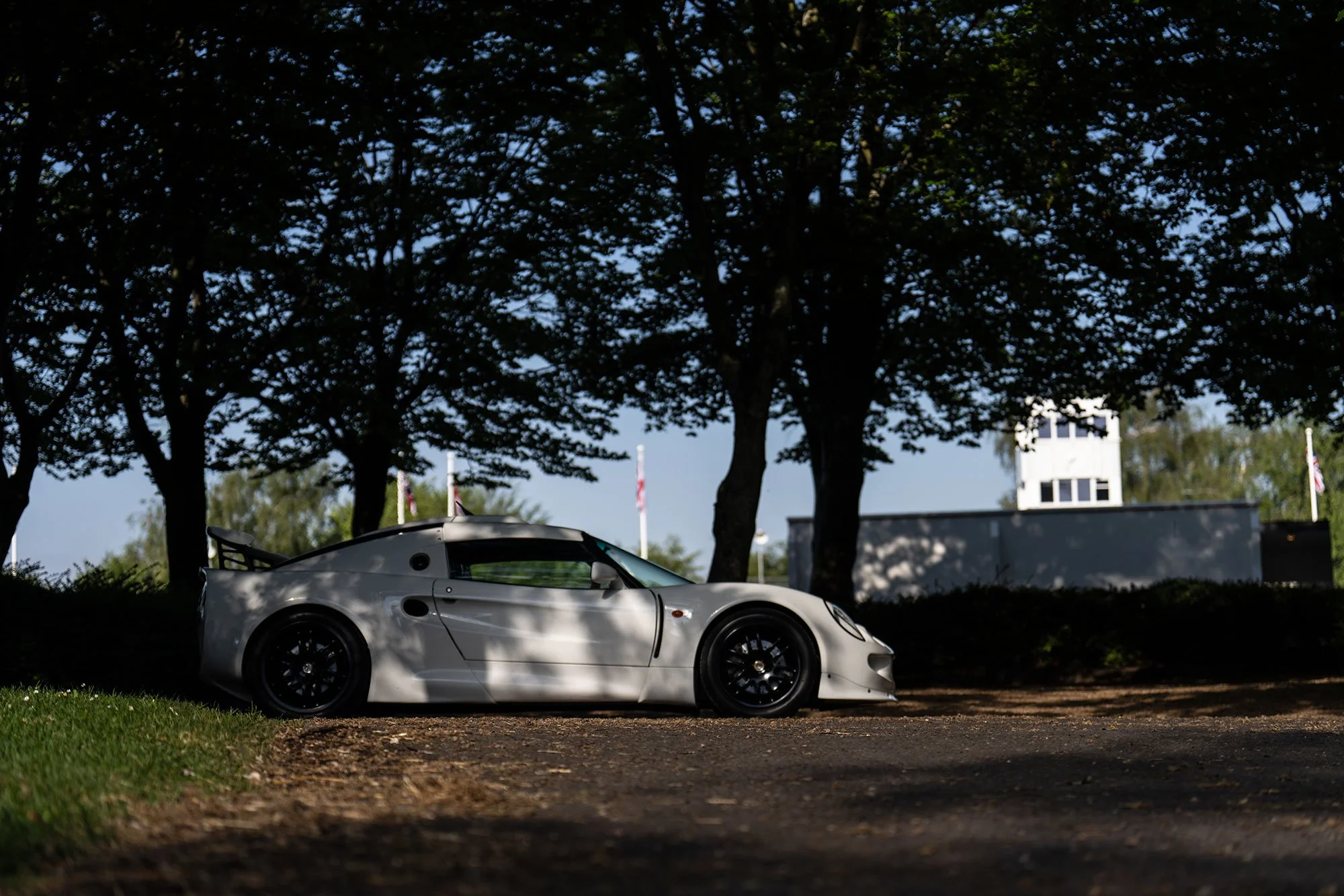 T2P_WHITE_EXIGE-5.jpg