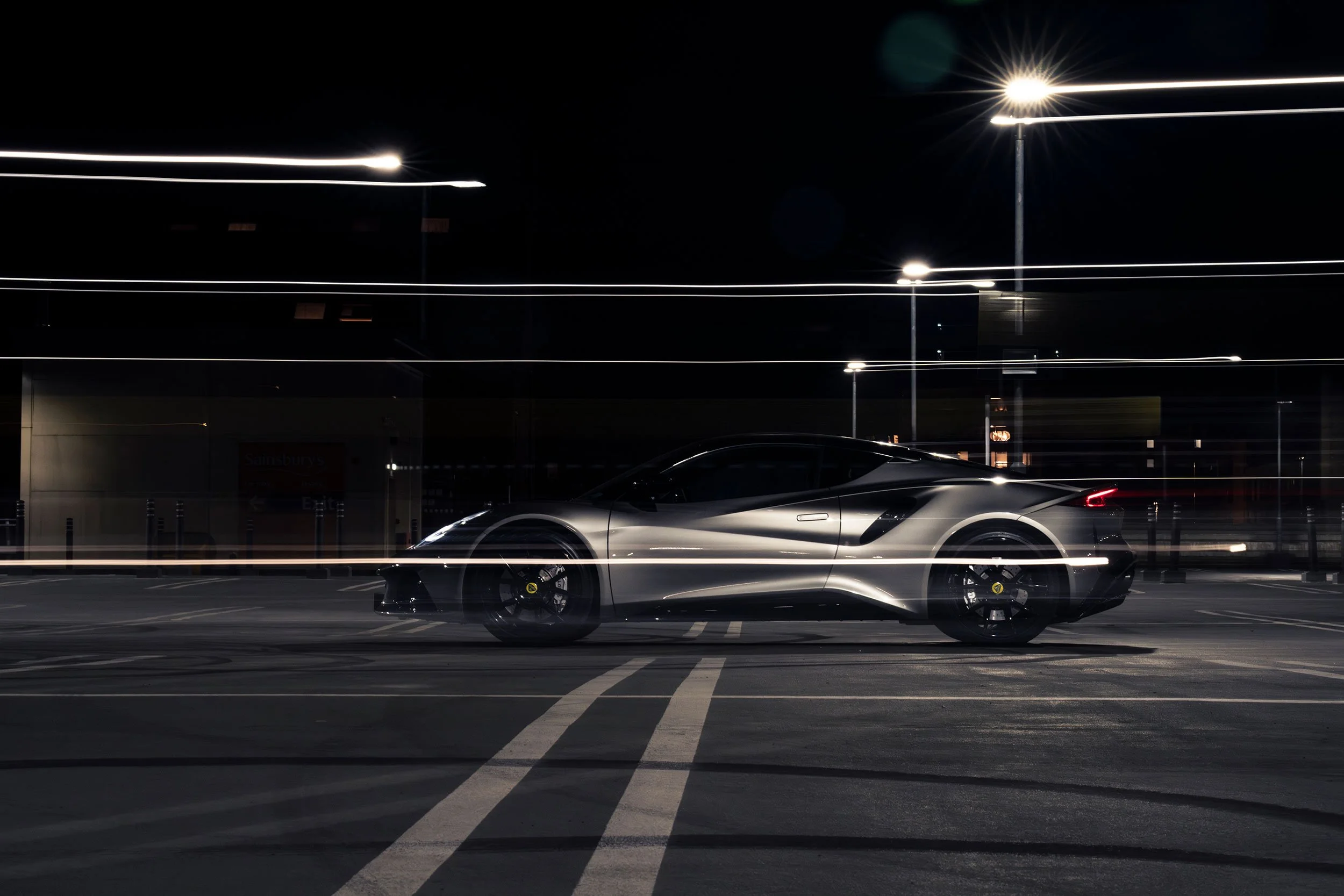 T2P_EMIRA_NIGHT-2.jpg