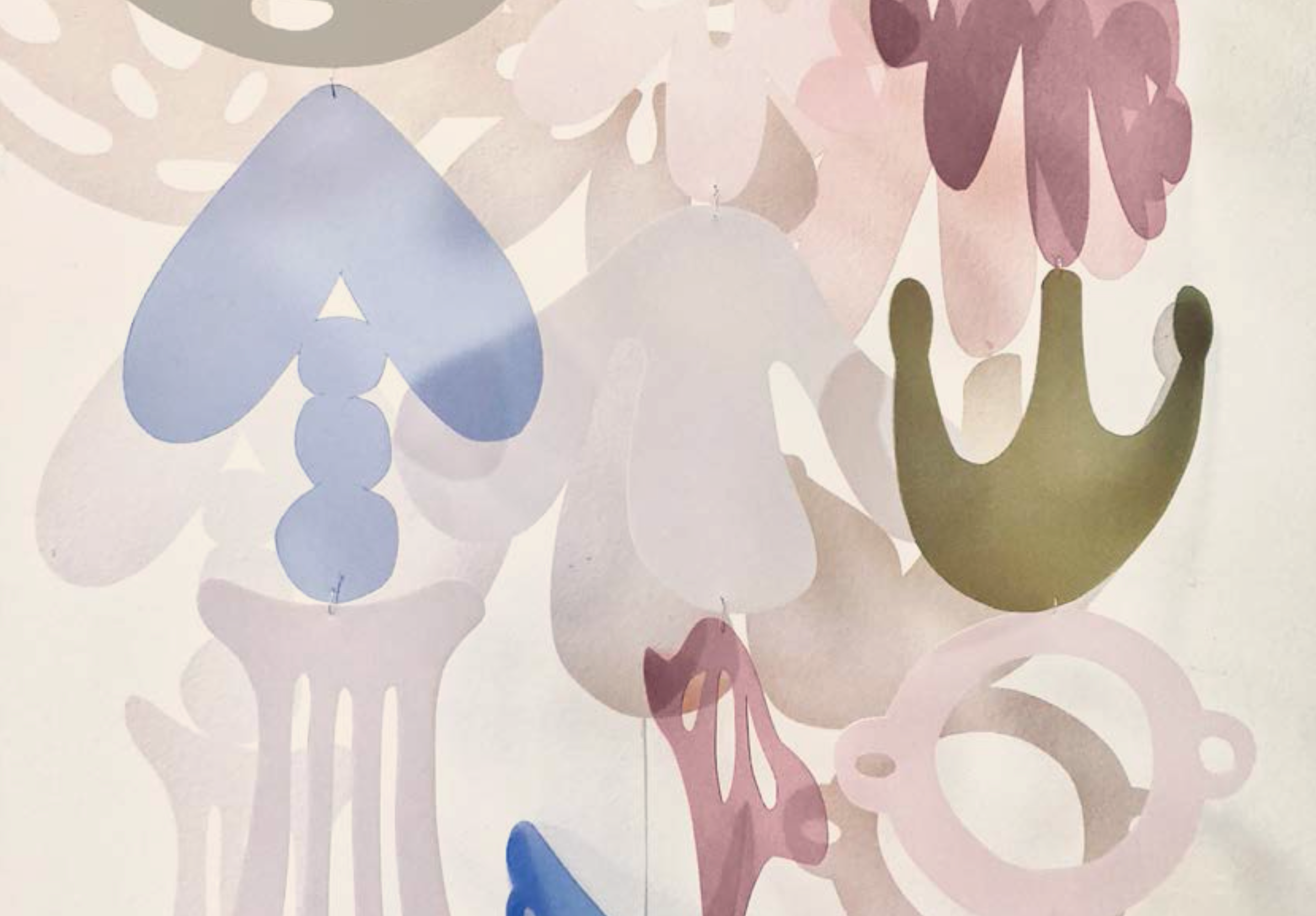 Décor mural avec des formes abstraites translucides de différentes couleurs, ressemblant à des papillons, fleurs et autres formes organiques symboles du féminin. Installation d'art contemporain en résonance avec l'espace et jeux de lumière.