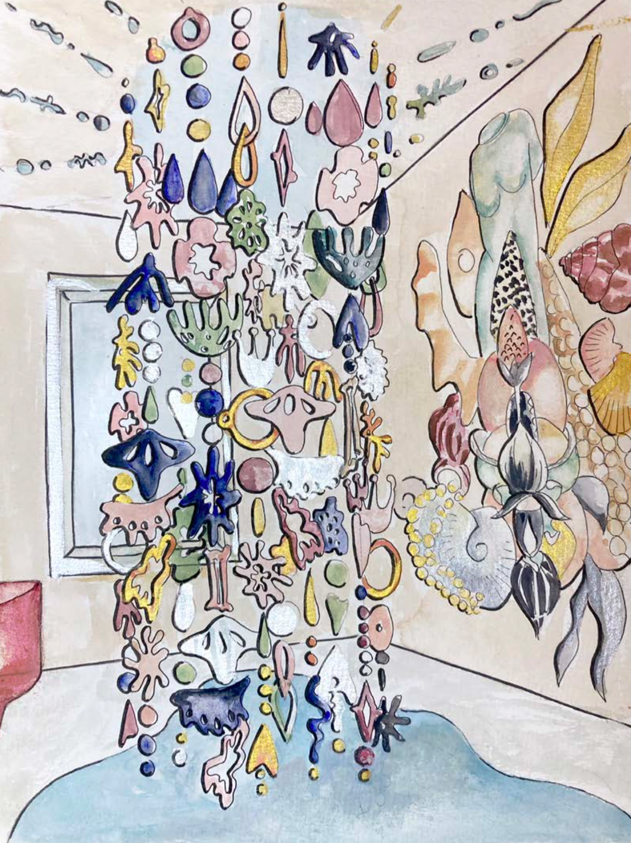 Des perles suspendues forment un rideau au centre de la pièce. Une oeuvre d'art abstraite pensée comme un mobile suspendue et composée de formes colorées symboles du féminin. La lumière passe à travers et crée des reflets, comme des gouttes d'eau.