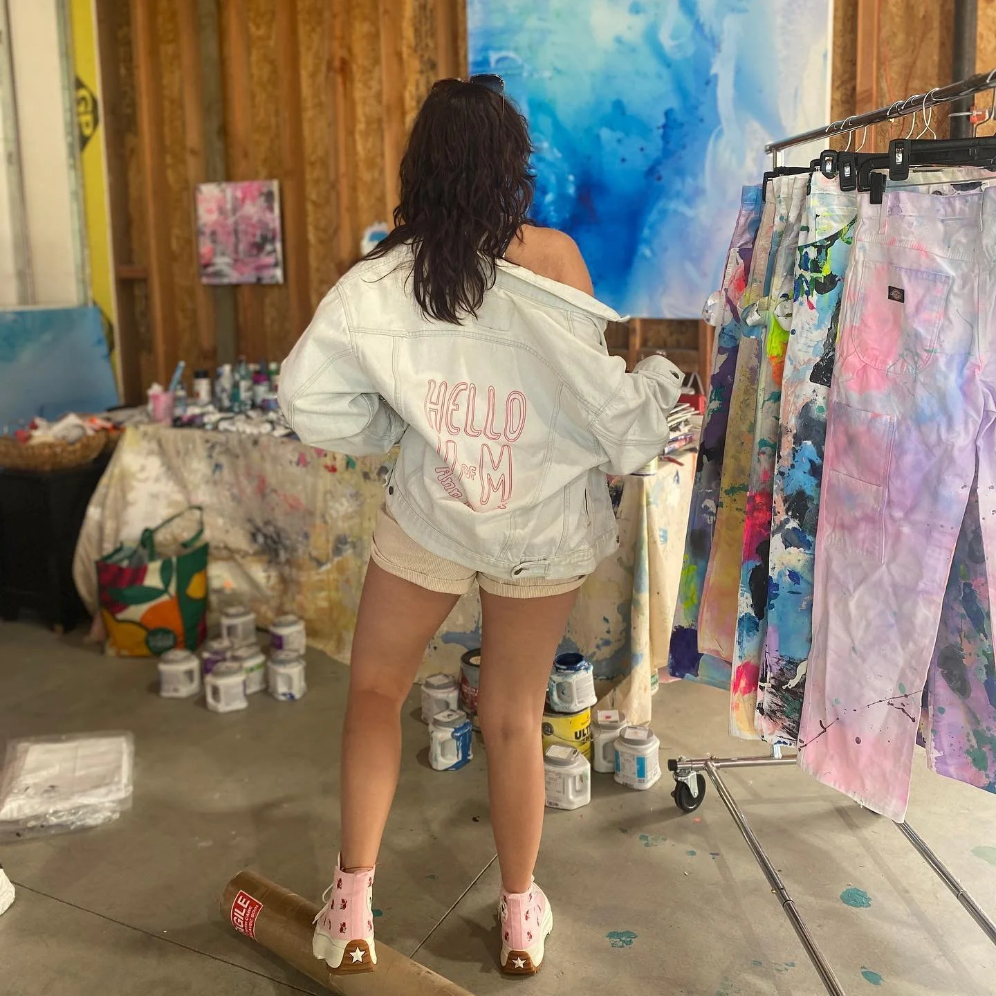 Visited @sarah_robarts studio today! We did a beautiful collaboration on my Hello UMICH reclaimed jean jacket! Thank you so much for today Sarah! I look forward to more collabs! #artist #collab #supportlocalartists #buyartfromartists #levis