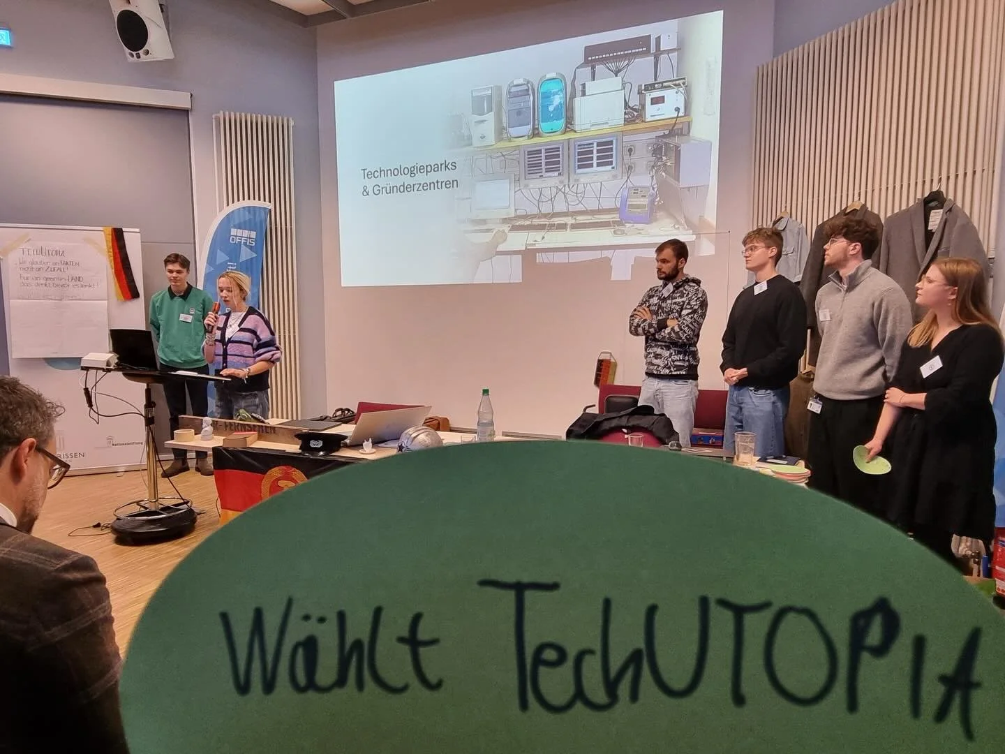 🗳 Demokratie lebt vom Mitmachen.
&nbsp;
Im zweit&auml;gigen Workshop &bdquo;Nation &amp; Du&ldquo; besch&auml;ftigten sich unsere Erstsemester intensiv mit demokratischen Prozessen &ndash; historisch eingebettet und praxisnah.
&nbsp;
🎭 Planspiel: N