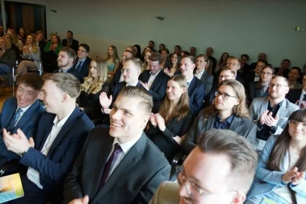 news-2025-abschlussfeier-5-ibs-oldenburg-duales-studium.webp