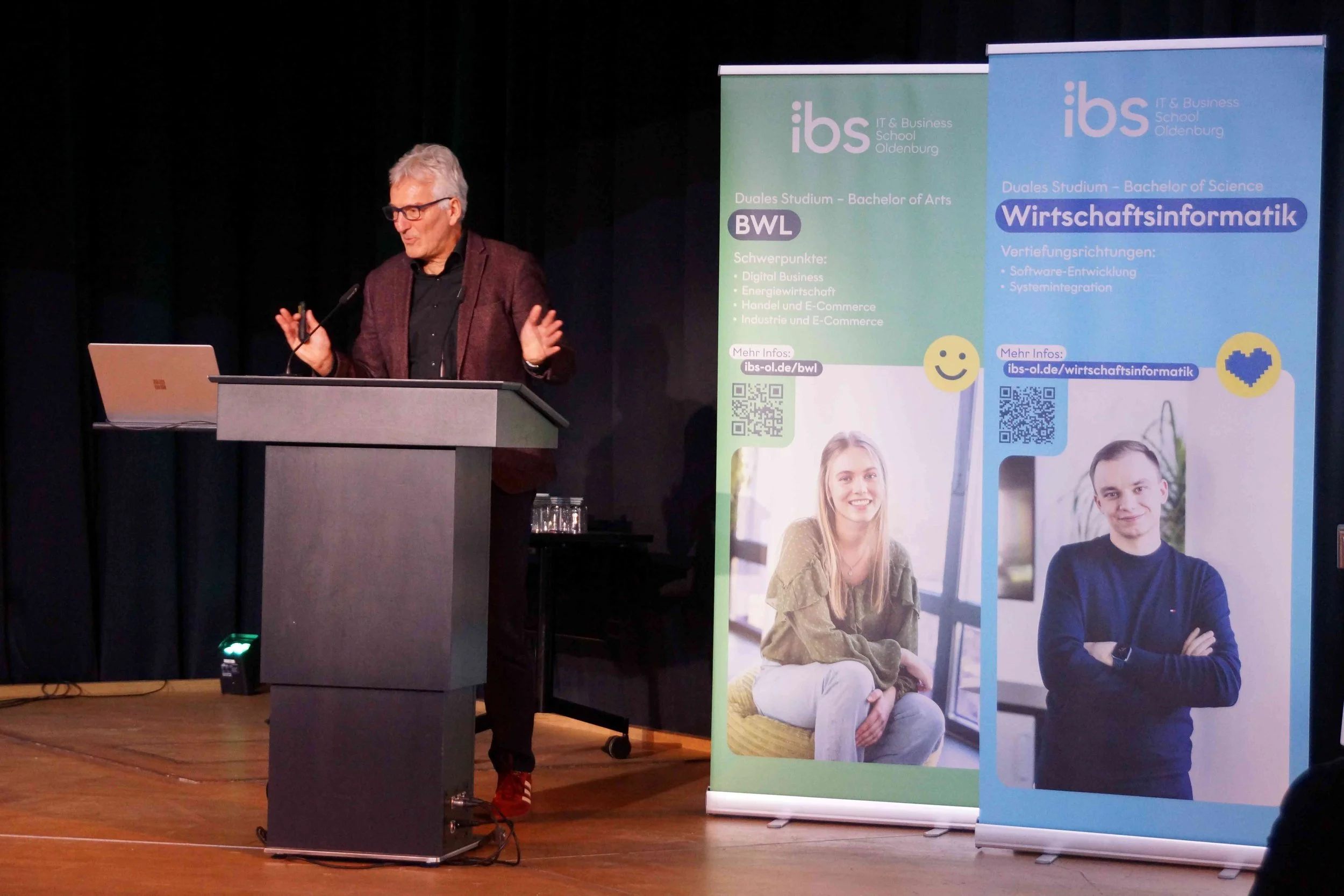 02 IBS-Oldenburg_DualesStudium_BWL_WI_Abschlussfeier_Bachelor.JPG