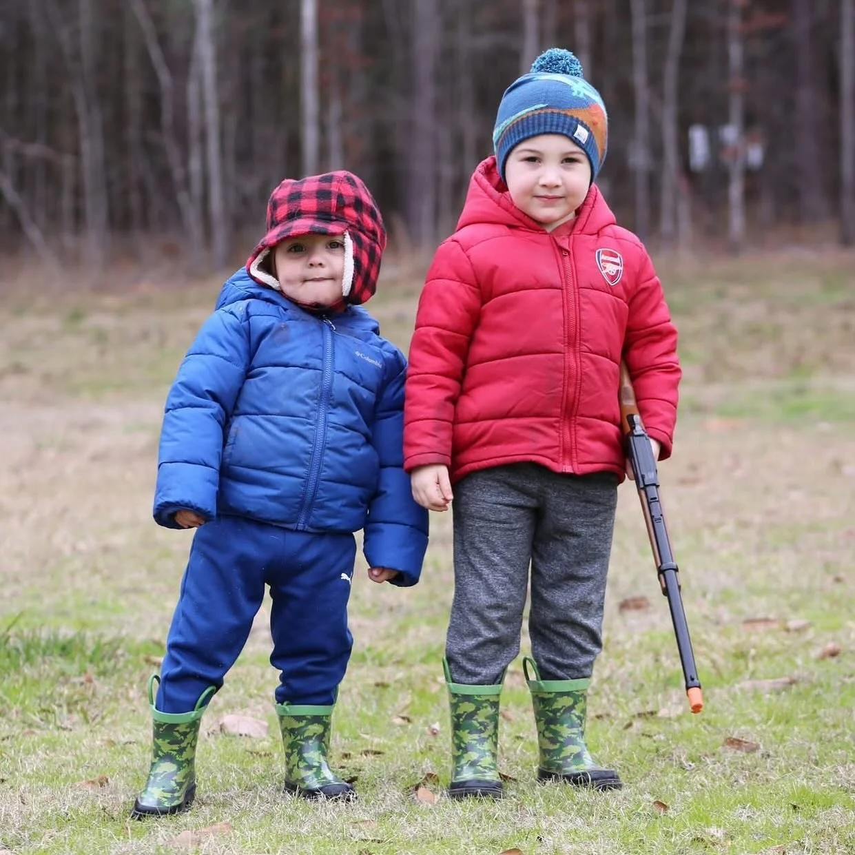 Life update!
Our boys are now 3 and 2, and let me tell you—our house is pure energy from morning to night! Ellis, our oldest, is already obsessed with construction (future builder, perhaps?), while Ramsey loves to draw and color—and mayb