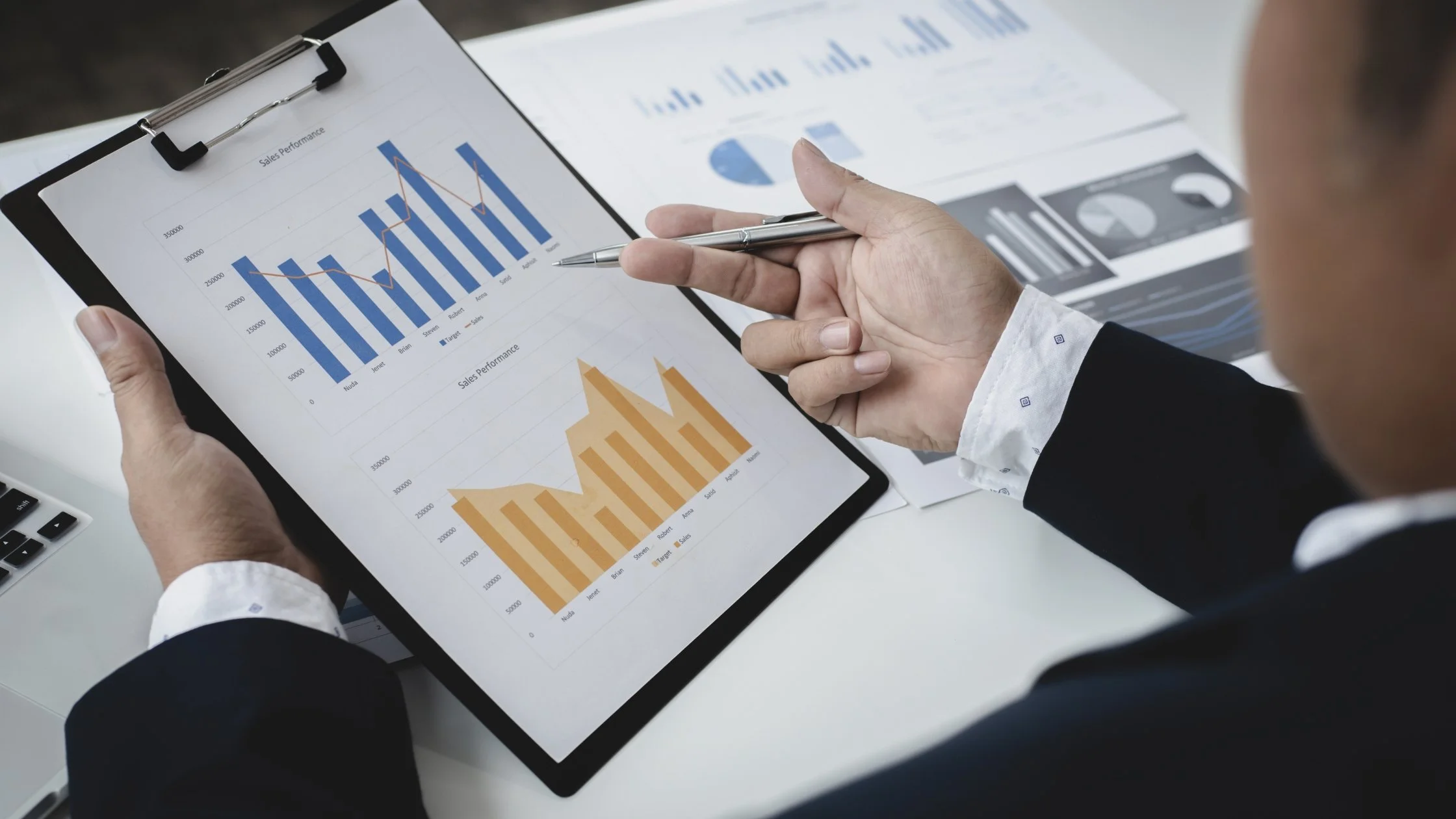 The $500K Threshold: Should You Grow Your Business or Buy One?&nbsp;