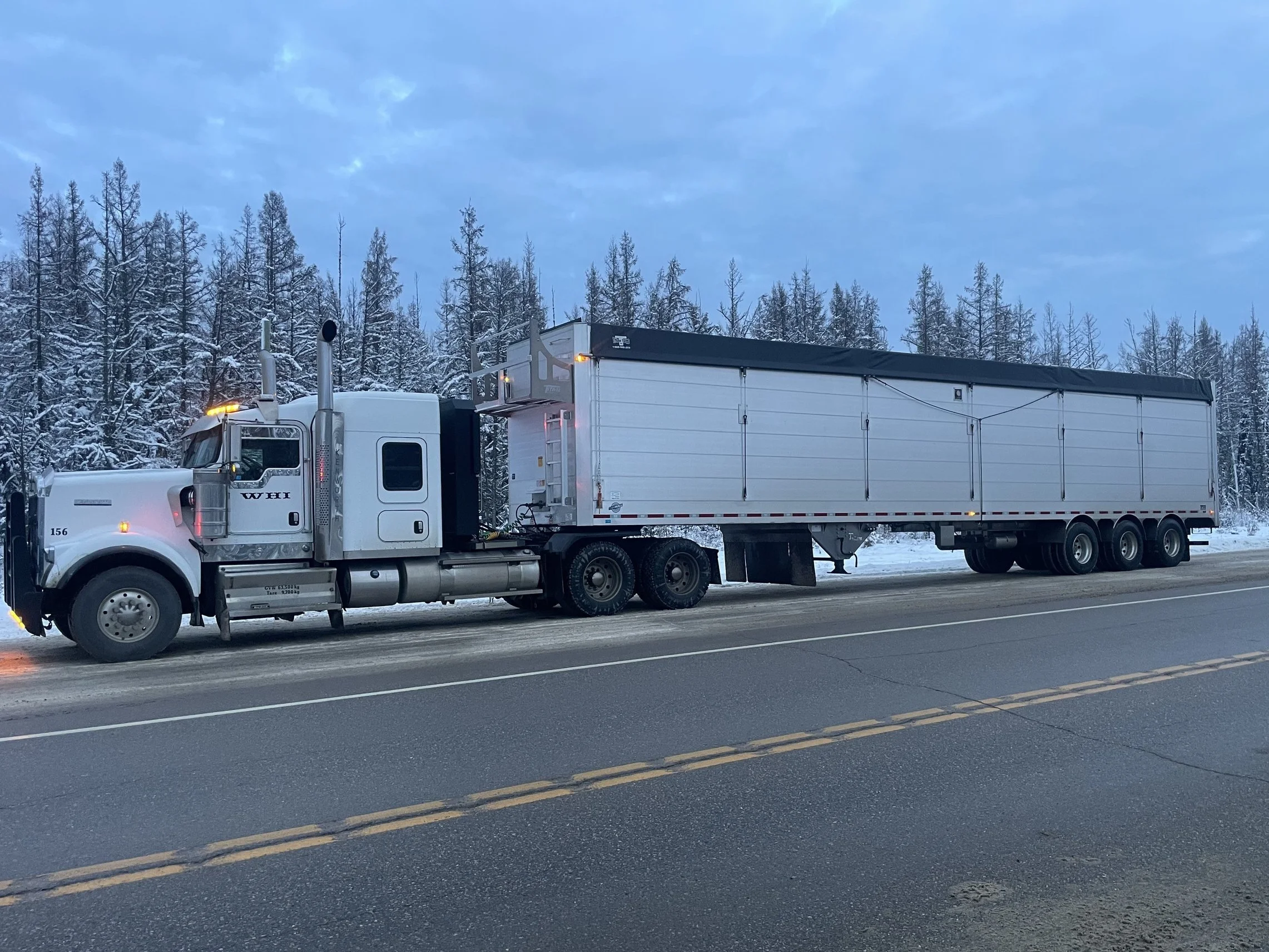 Tridem Walking Floor truck delivering bulk sawdust by Willowhill Holdings Inc.