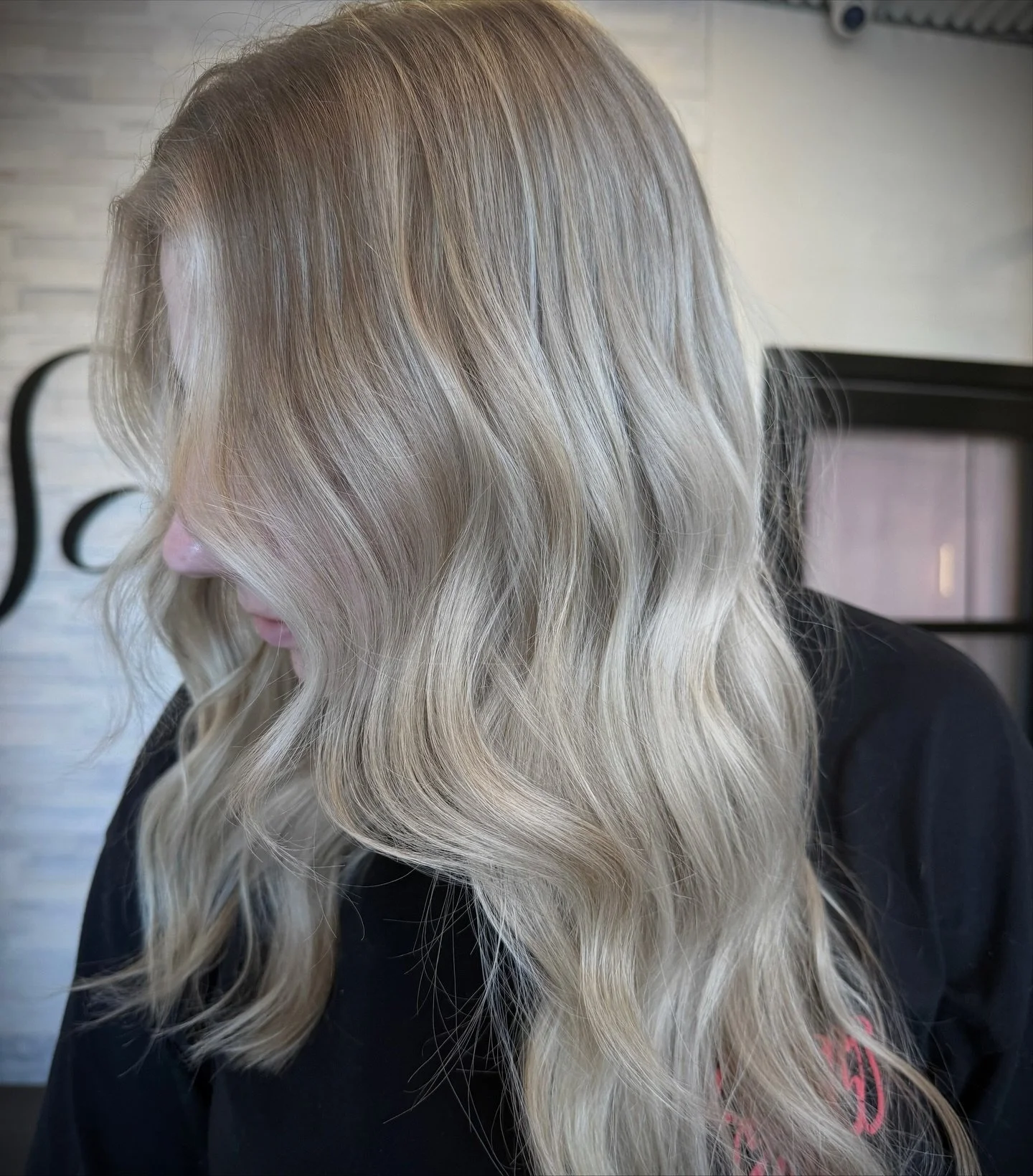 ✨partial highlight✨

#hairstylist #arizonahairstylist #riothairco