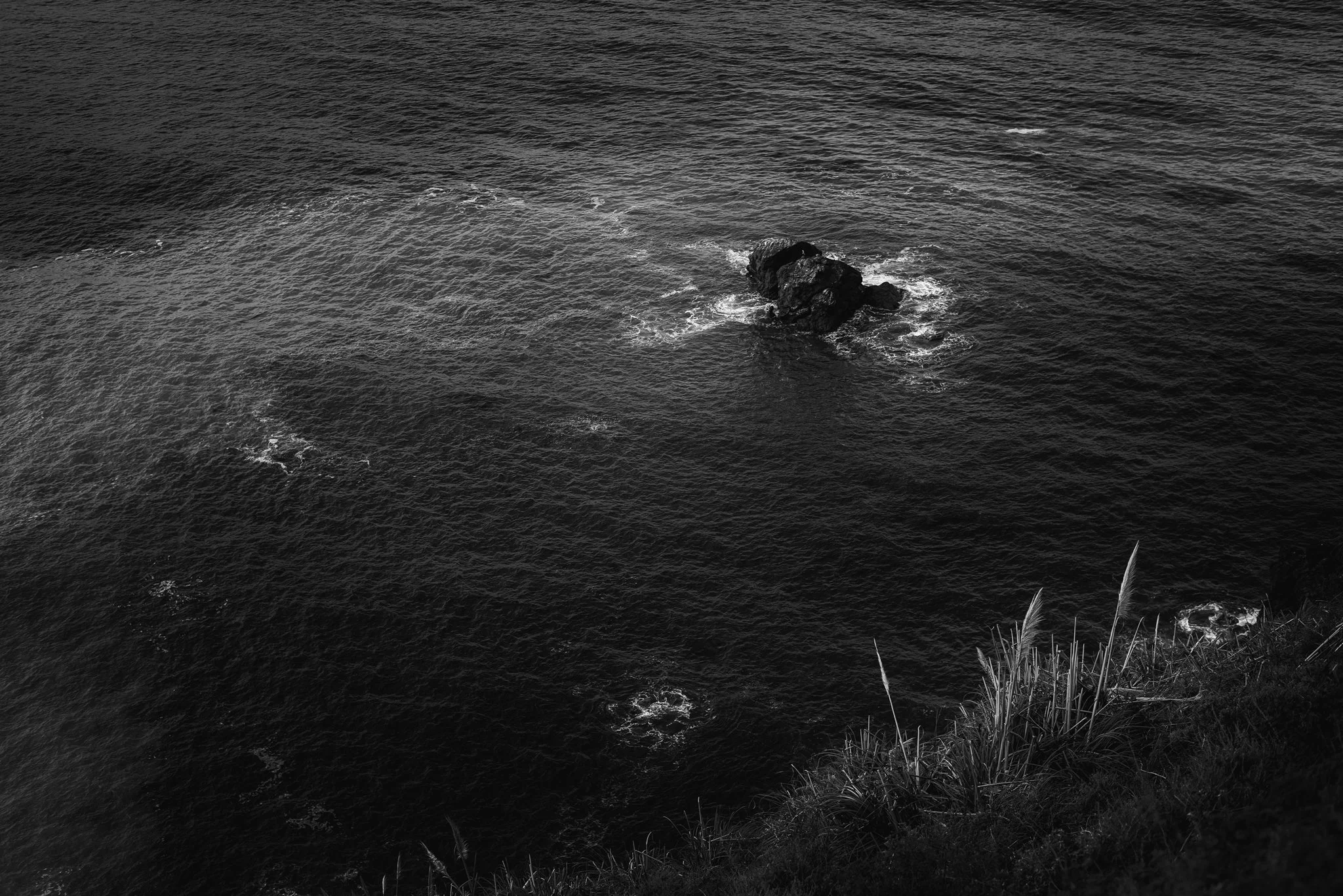 Black Rocks |  sizes LG: 28" x 18.7"  •  SM: 14" x  9.3"