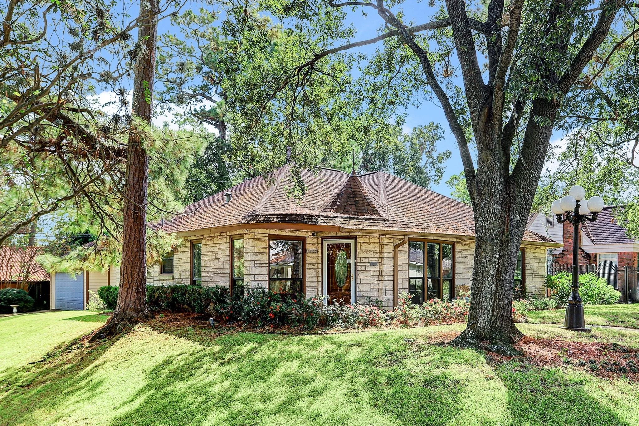Eastwood | 1903 Idylwood