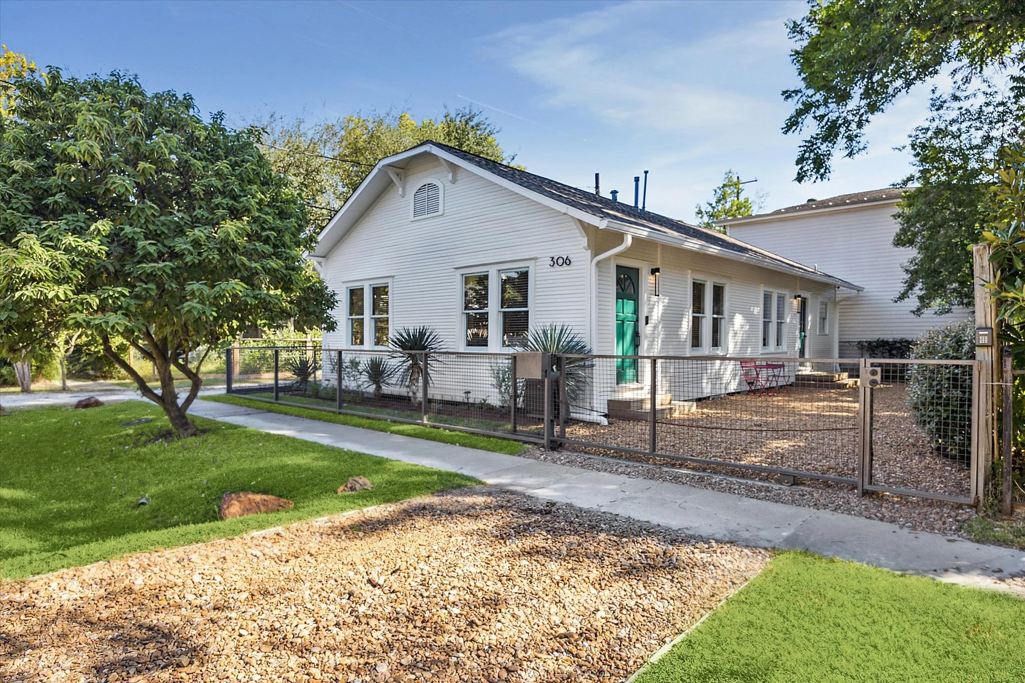 Heights | 306 e 12th