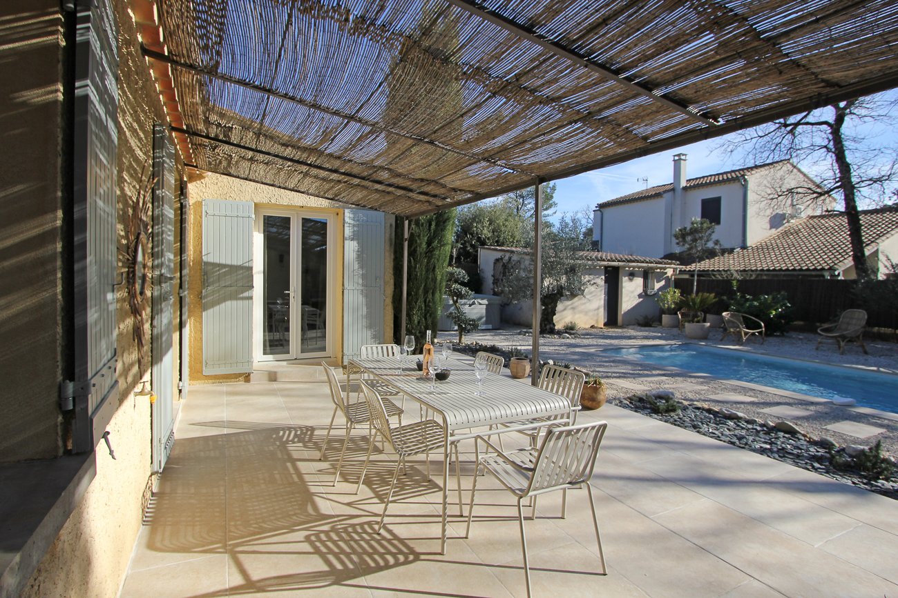 Terrasse extérieure ensoleillée