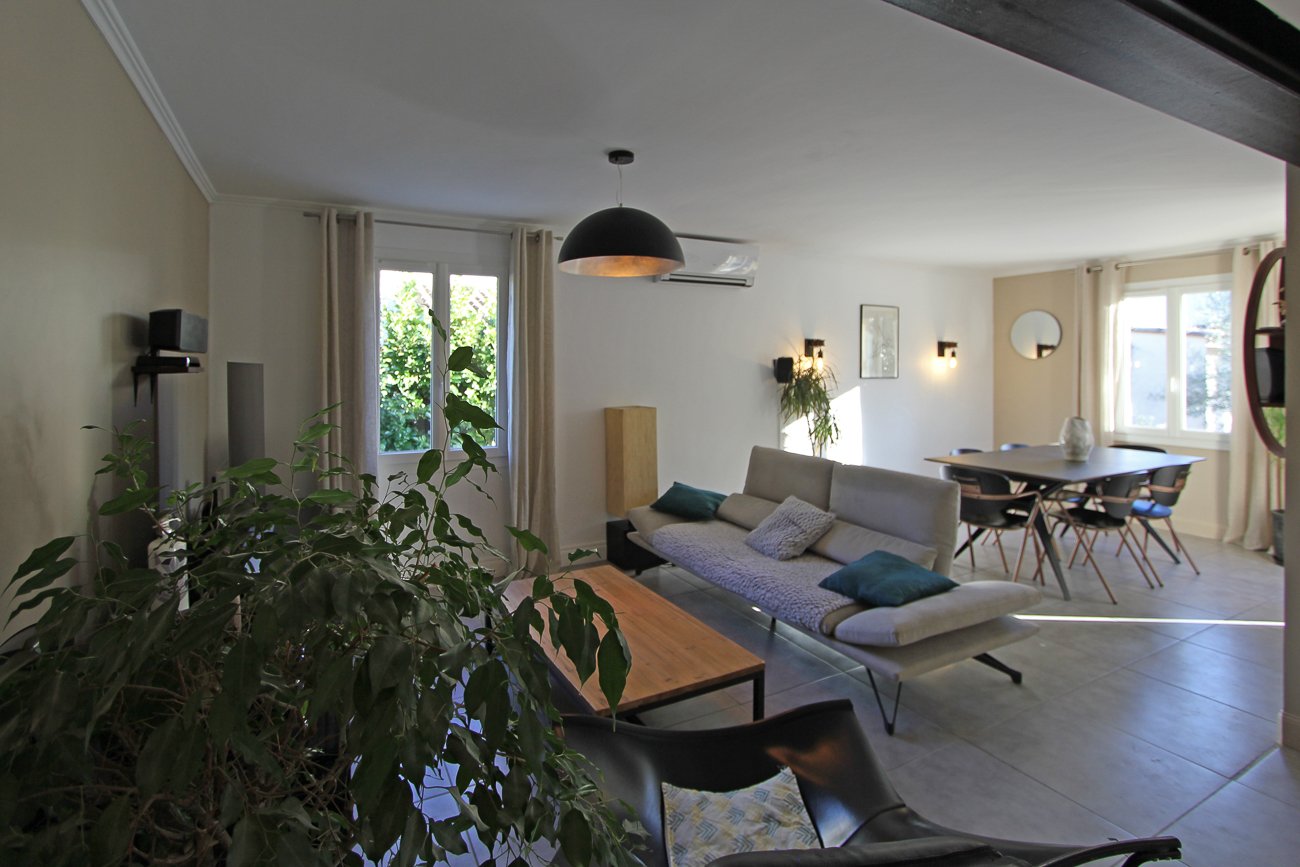 Splendide salon très spacieux pour vos moments de convivialité entre amis