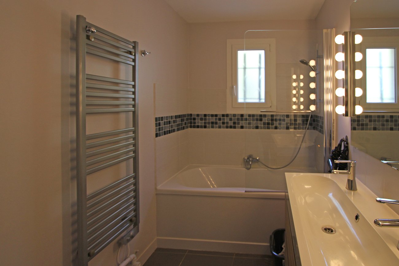 Salle de bain avec double vasque 