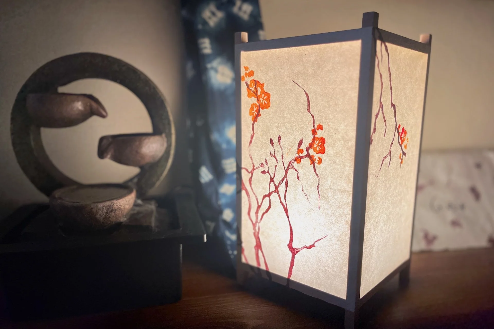 Andon accesa con fontana.jpeg