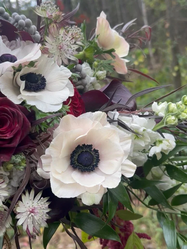 Don&rsquo;t let your wedding be consumed by trends. Be the one who steps outside of the box,
I promise you- your wedding will be talked about far longer than those that all look the same. 

Venue: @woodsandcoweddings 
Florals: @brentdouglasflowers 
C