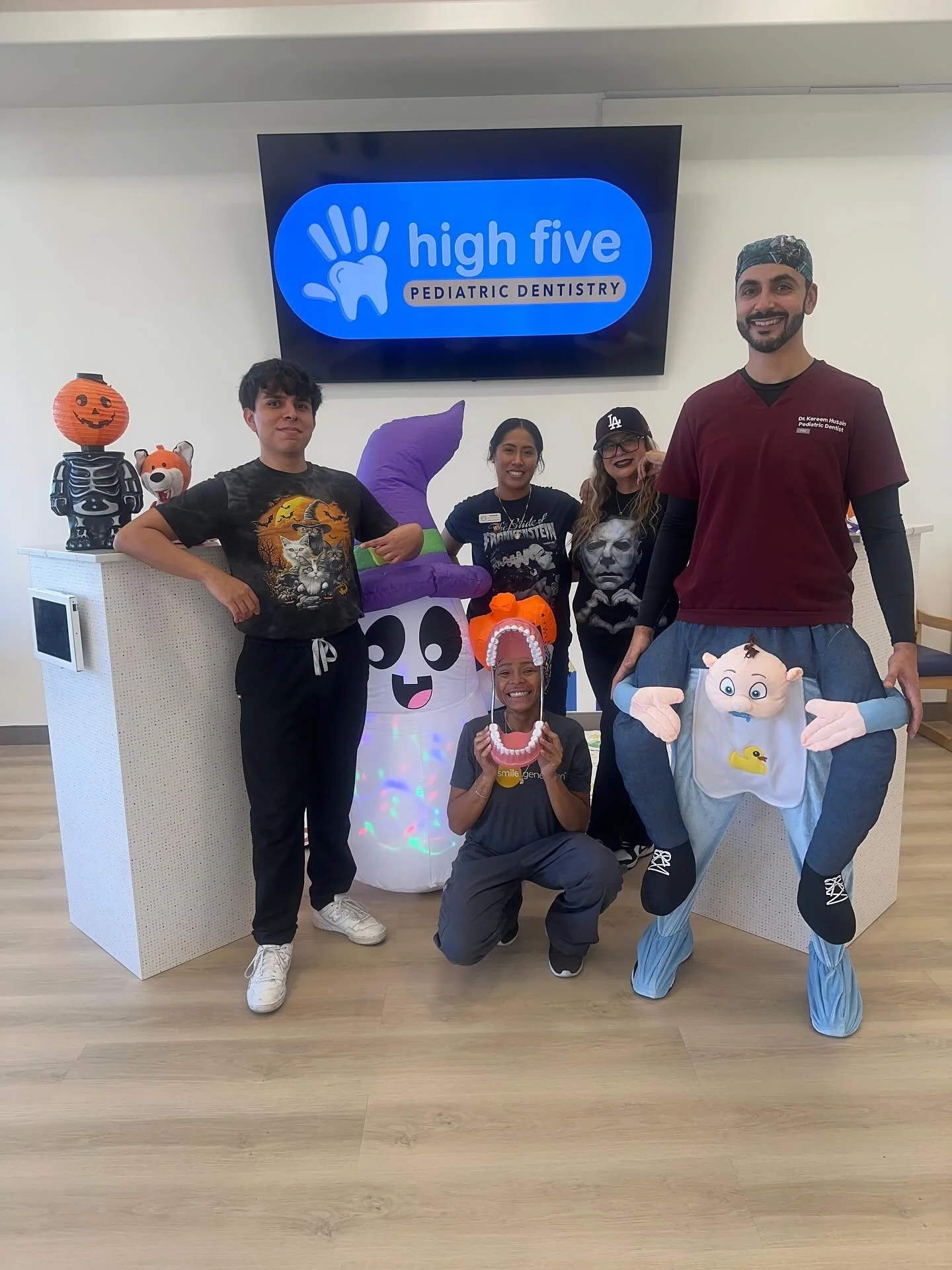 Another day of the high five crew rocking that Halloween spirit 👻🕸️🎃
#pediatricdentist #halloween #longbeach