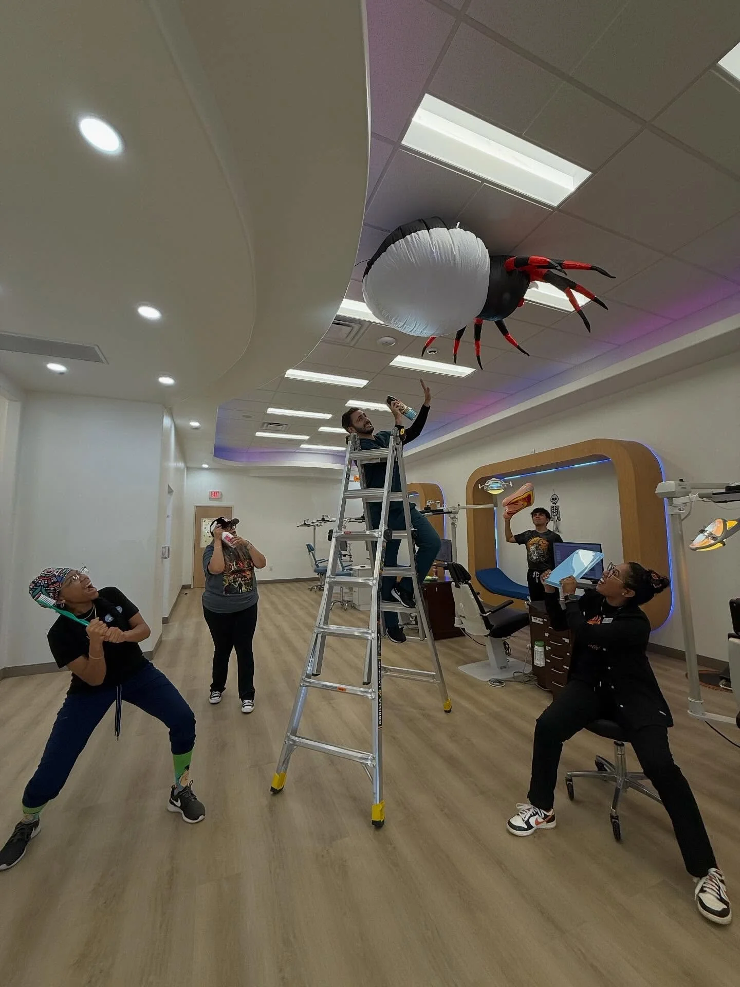 High Five has turned into a monster battlefield!! 😱 Who will win? 👻🕷️🕸️
#monstermayhem #pediatricdentist #kidsdentist #halloween