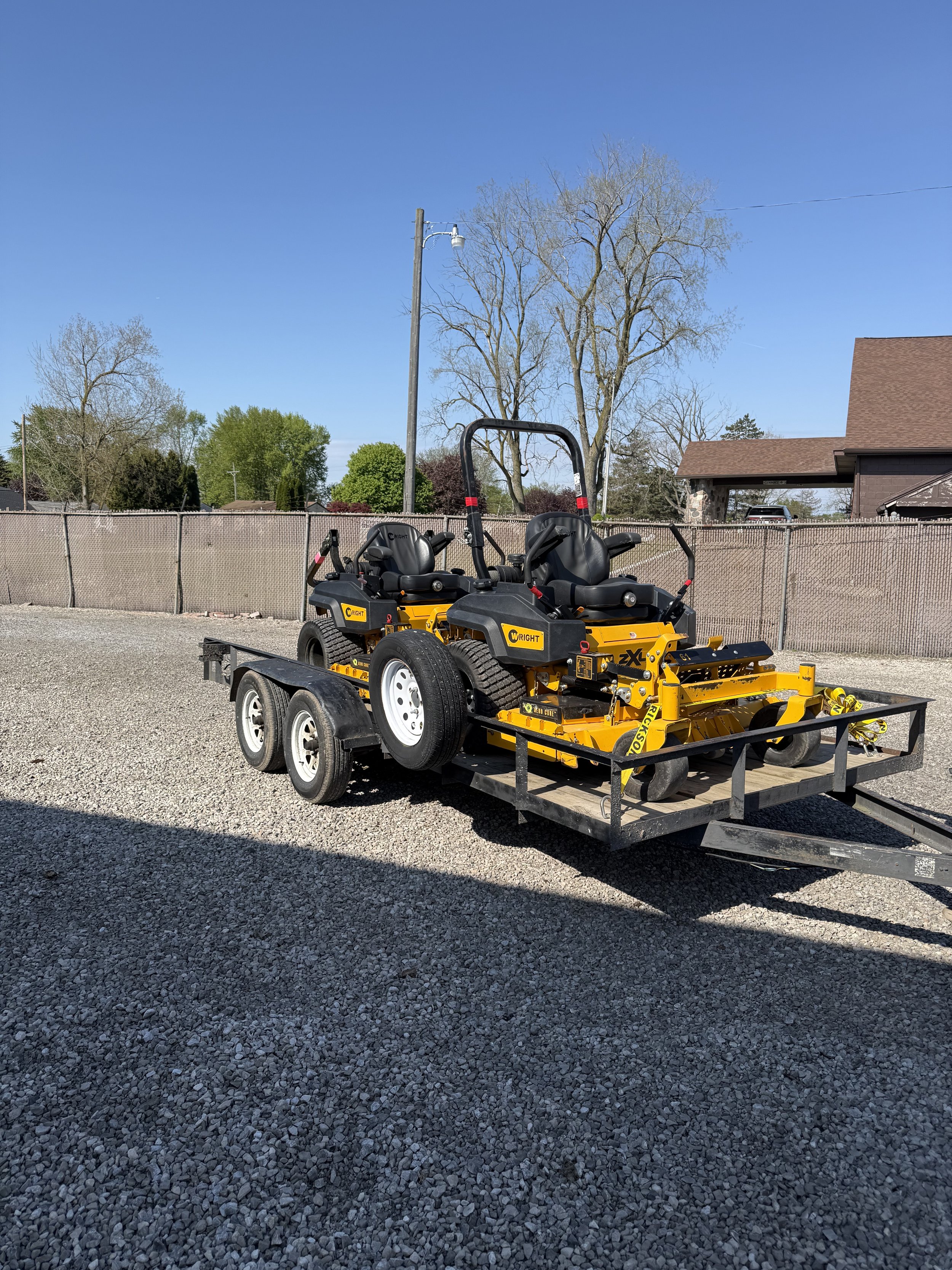 🐝 Bumble bee crew in action! Clean lines, sharp cuts, and quality work each and every time🌱💪