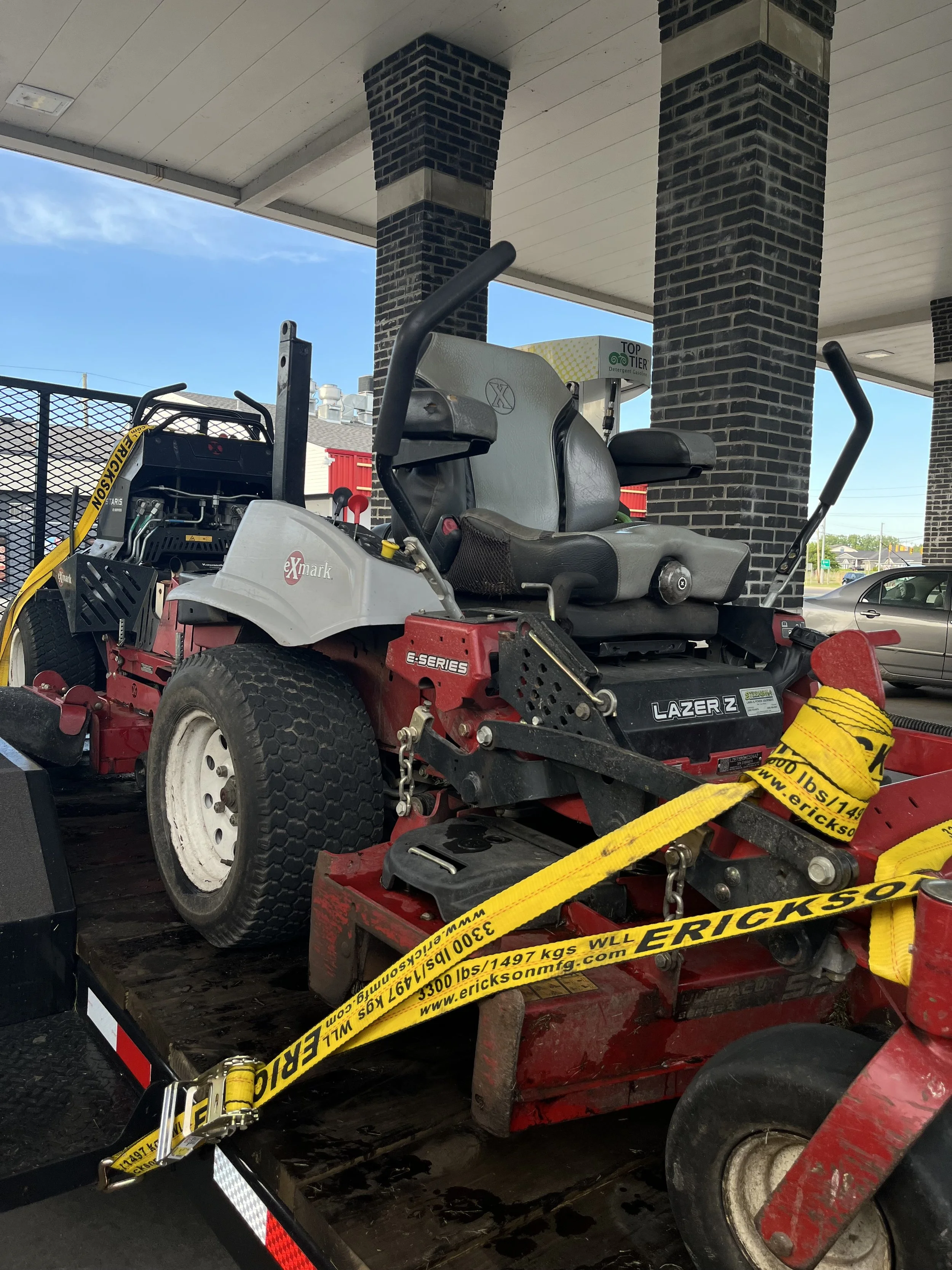 🔴 Red Crew getting it done!Fast, professional, and leaving every lawn looking its best. 🚜#redcrew