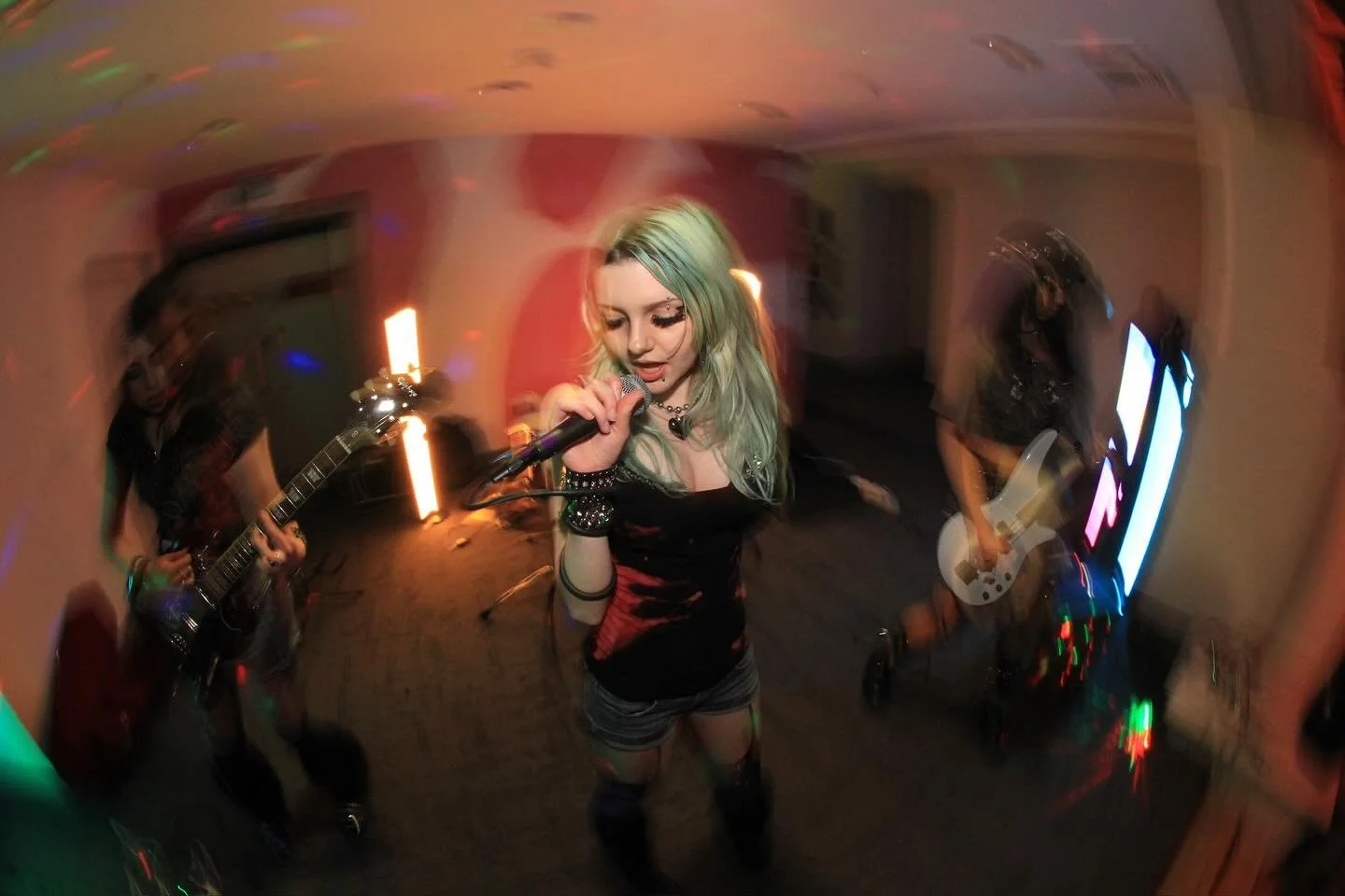 Altadena Girls x @afl.productions killed it at our first show! Shoutout to the 150+ people who came out and supported us. More exciting events coming soon 😉💖

📸: @lcv_photographer_