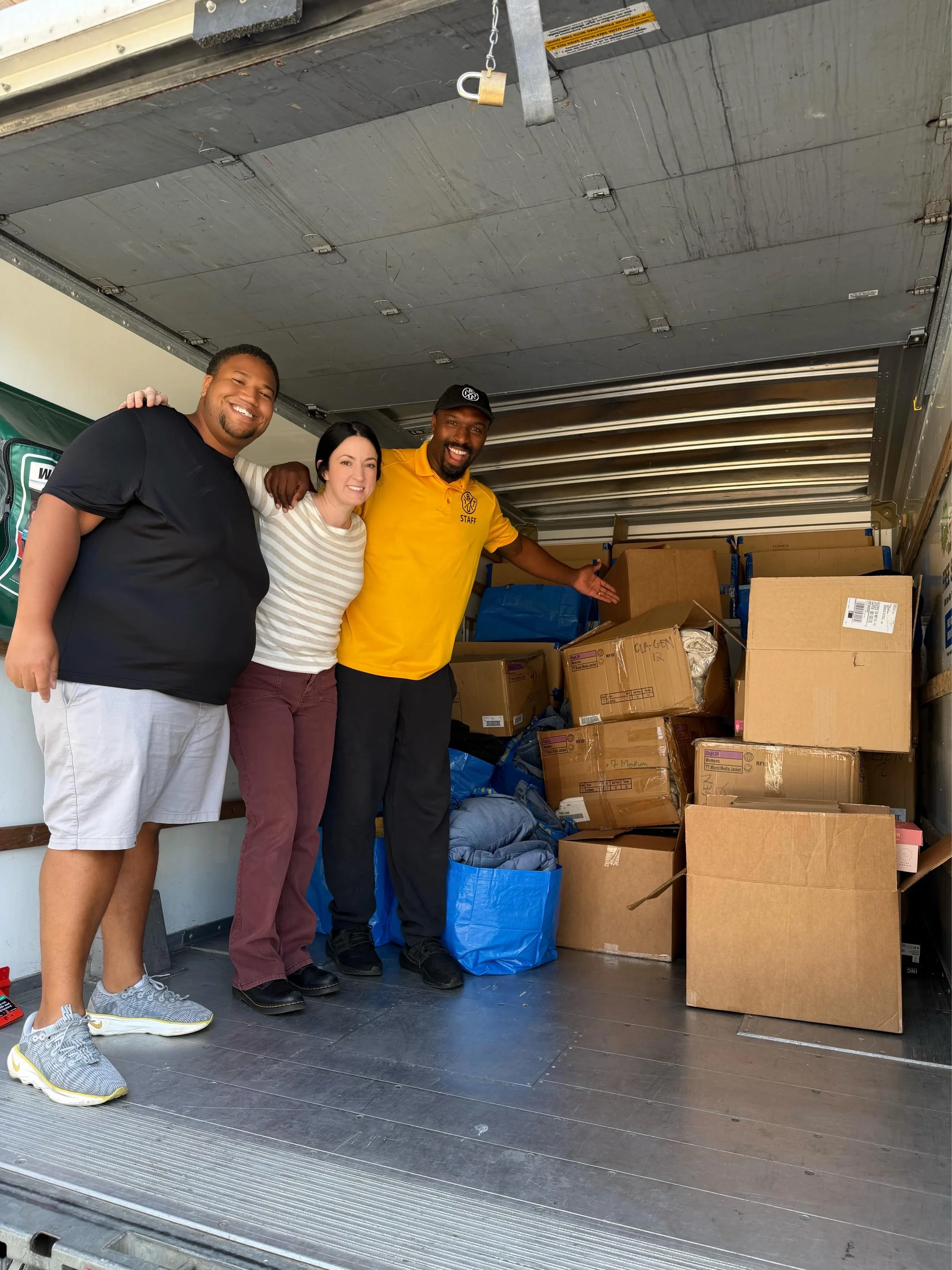 Last week, @itsbiggerthanus_ and @savinginnocence both happened to be at Altadena Girls on the same day, one picking up donations, one touring the space for an event. 

While these organizations have been connected through our work, neither expected 