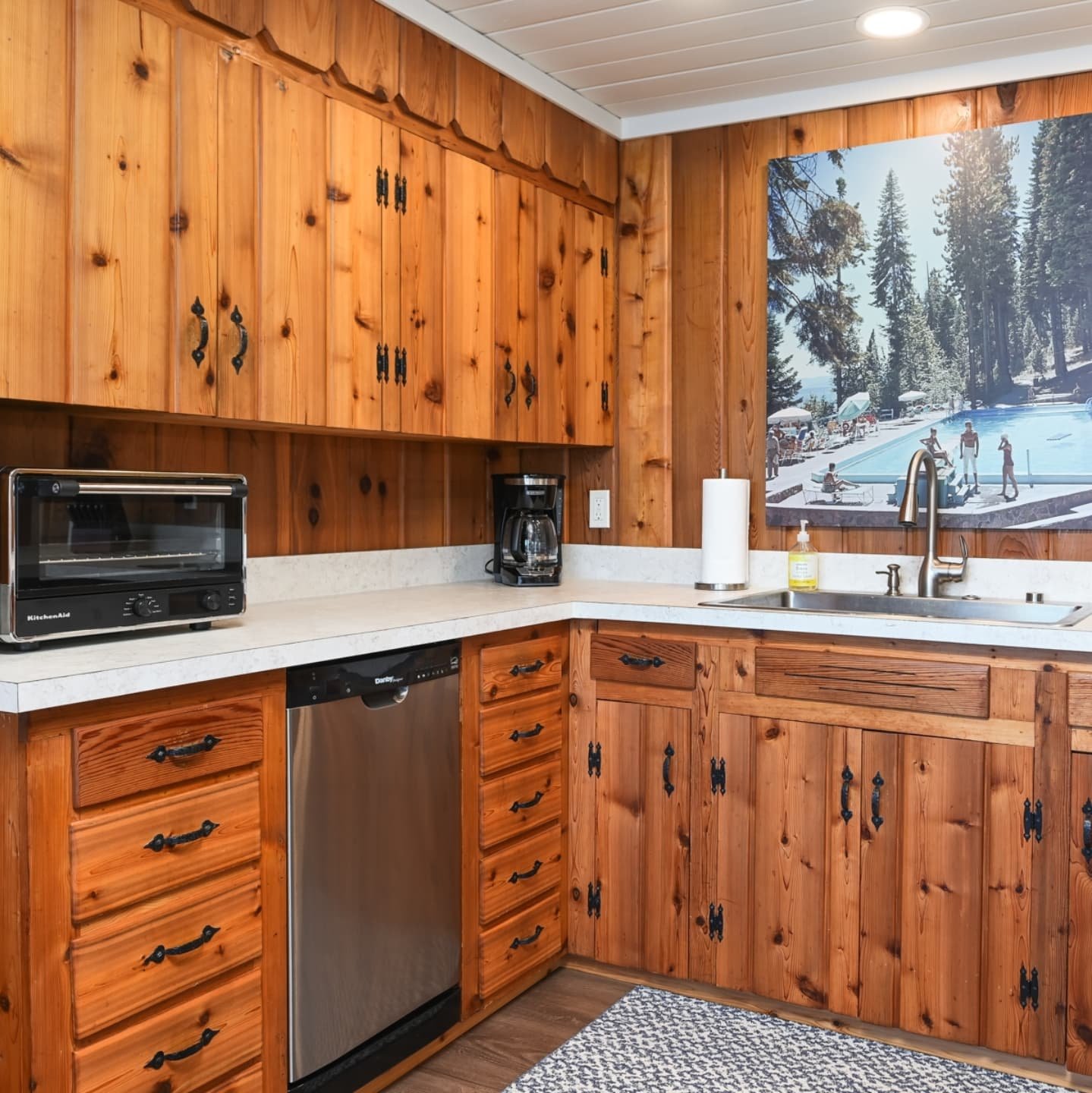 Step.in to a bright, sunlit haven where the open-concept kitchen and living area blend seamless, offering breathtaking views of the shimmering lake, majestic mountains, and endless horizons beyond. Perfect for gathering, cooking, and creating Memorie