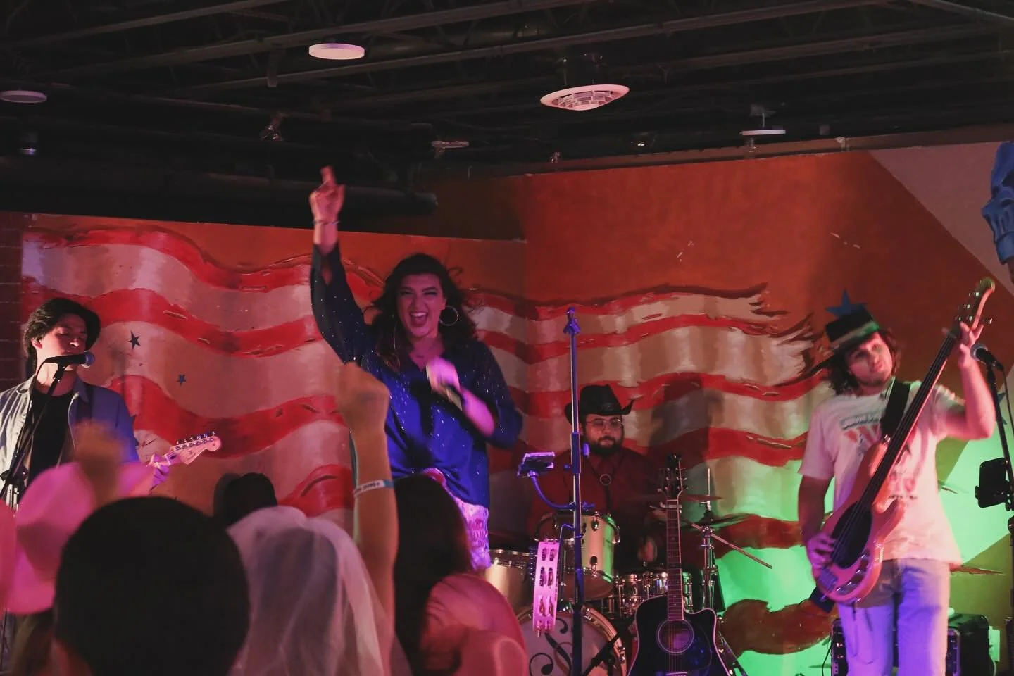 another wildwood welcome from our friends @wildwoods_honkytonk ! See you next time! 🫶🏻 

#countrymusic #countrysinger #independent #wildwood #bcmf #ccmf #newartist #country