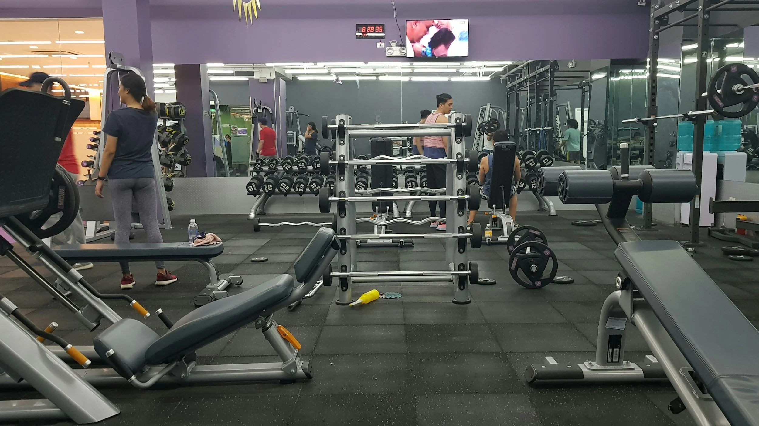 Gym Owners' Guide to Hiring Trusted Janitorial Services: Boosting Member Satisfaction