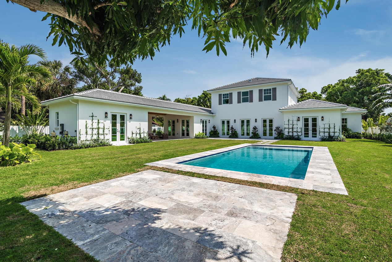 white-modern-home-pool-backyard-exterior-landscape-florida-dune-ridge.png