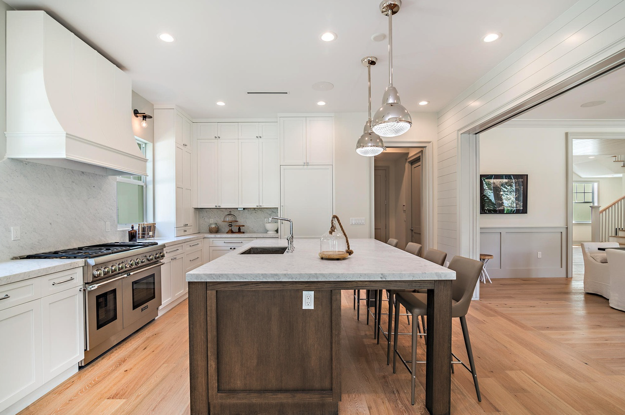luxury-white-kitchen-marble-island-wood-flooring-custom-home-dune-ridge.png