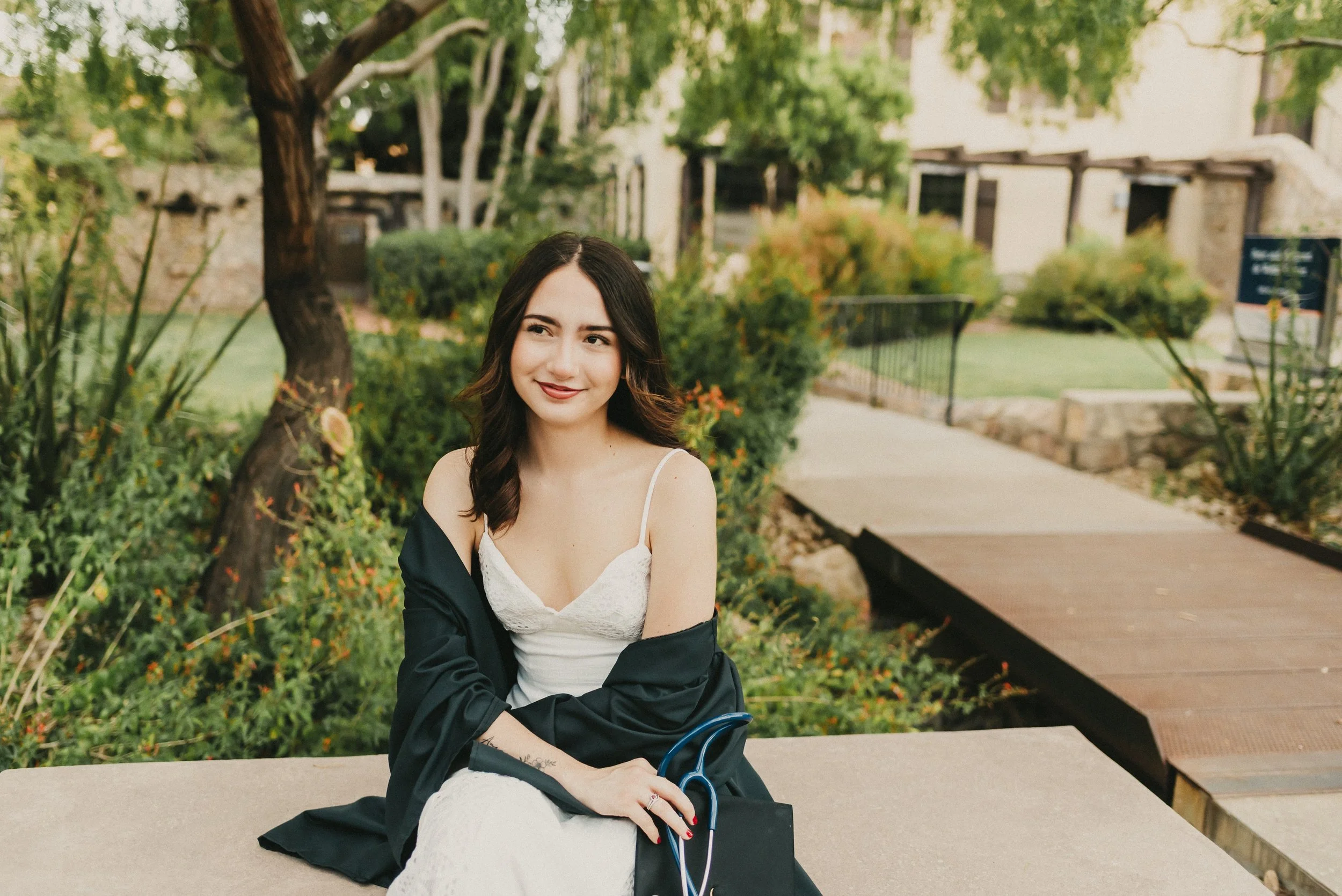 Summer grad 💛✨🌻 Excited for her new adventure!

I was not very good at keeping up with grad photos on the gram this year. I didn&rsquo;t even post my own daughter&rsquo;s. 😂 But here we are.

And now somehow we&rsquo;re already talking about FALL.