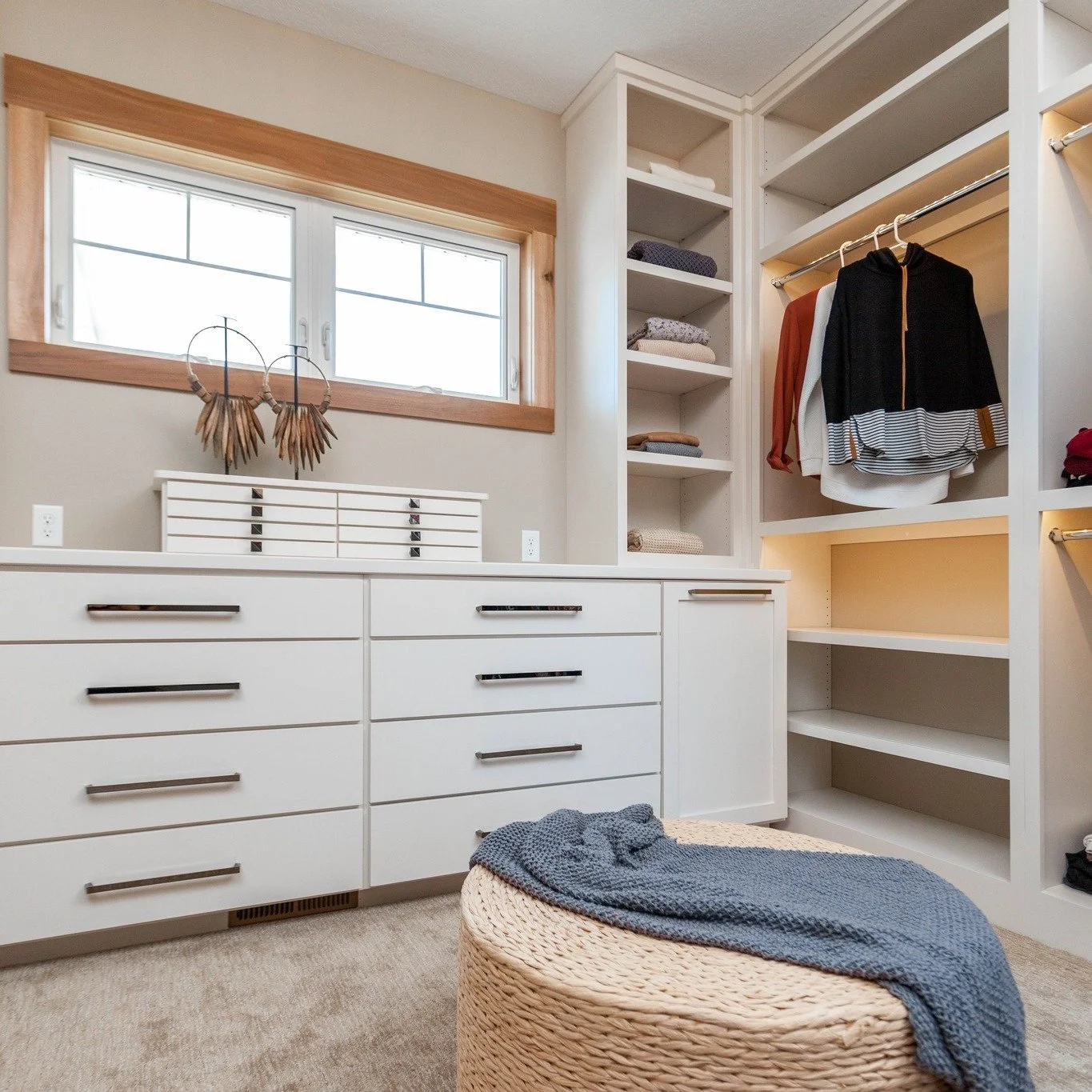 A custom closet that feels like a personal boutique&hellip;the most impactful spaces are the ones that make daily routines effortless. ✨

 #interiordesign #mninteriordesign #newconstruction #mninteriordesigner #NewBuild #karvonendesignstudio #details