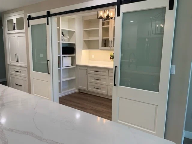 The ideal pantry begins with a thoughtful layout and selecting the finest finishes. Let our team design your dream pantry!

#kitchenremodel #customcabinets #countertops #KitchenDesign #localdesign #cabinetrydesign #interiordesign #cabinetry #mninteri