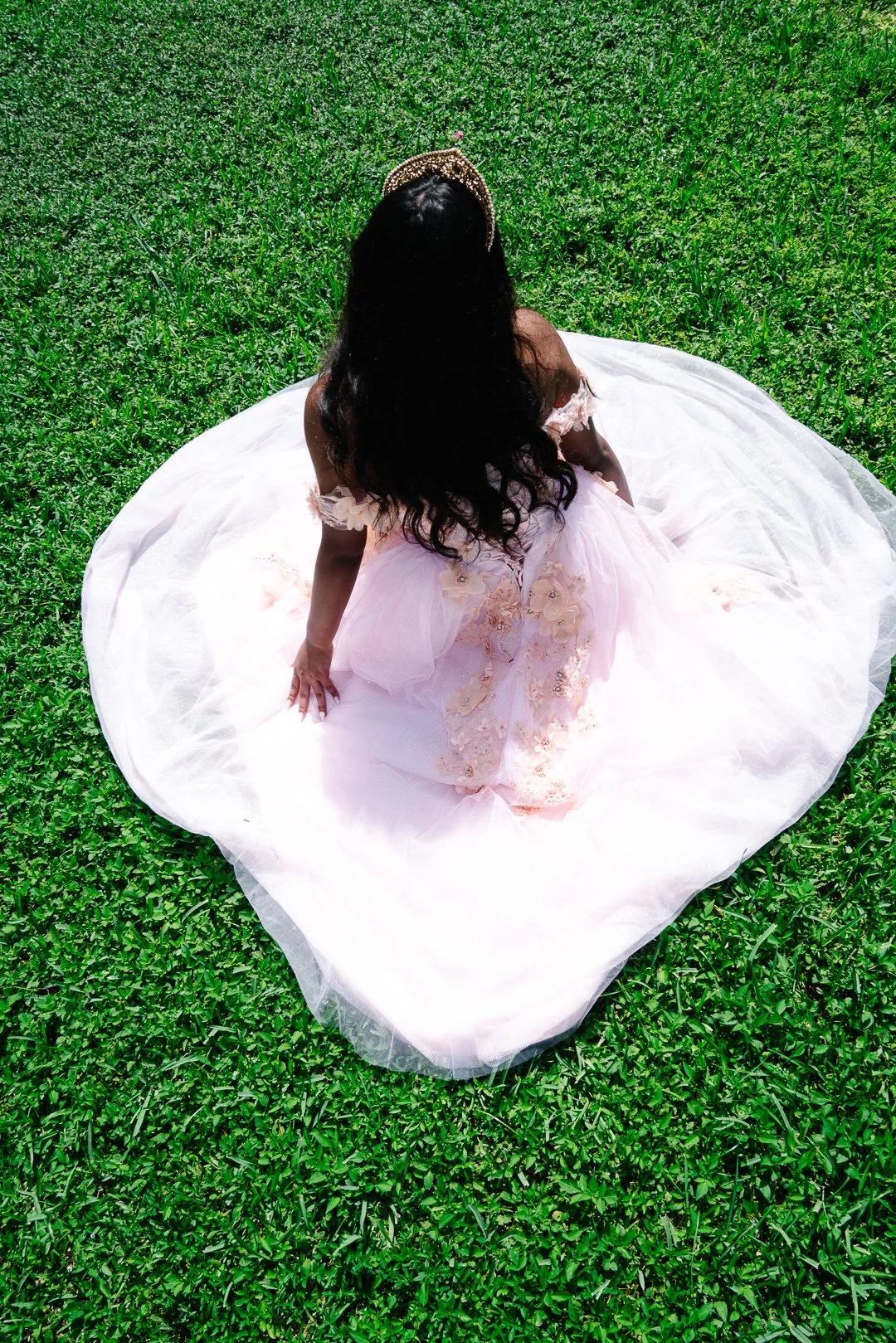 Bella_QuincePhotoshoot_20260926_09908.jpg