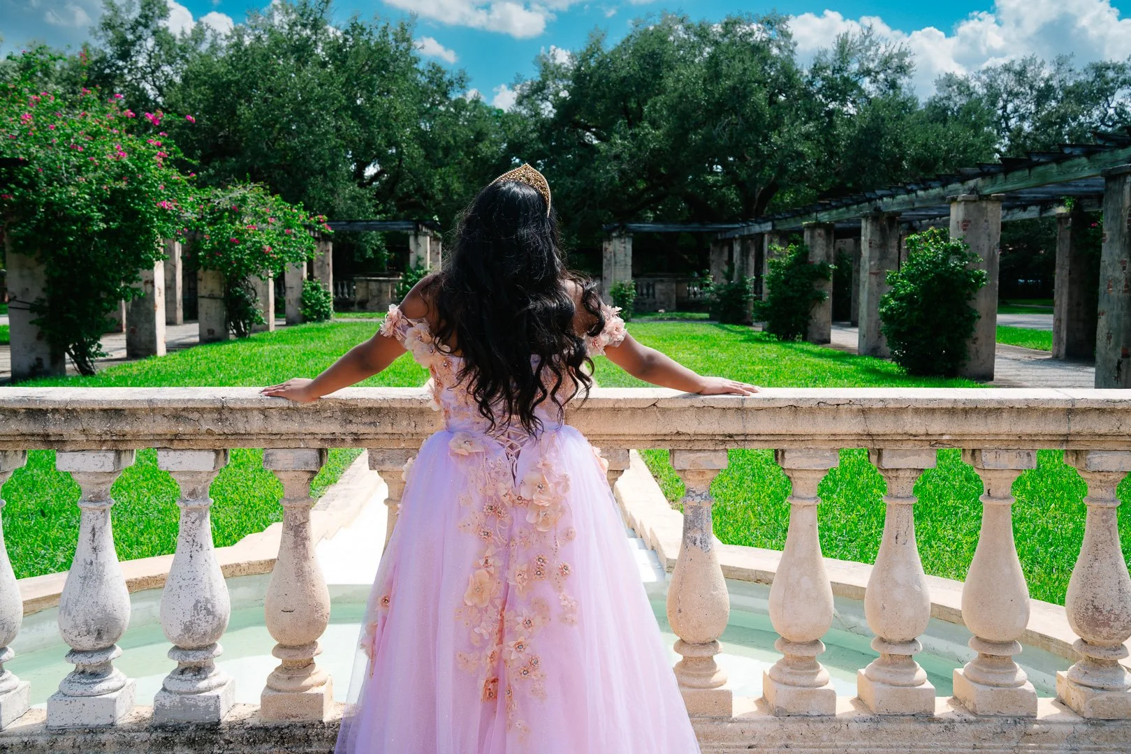 Bella_QuincePhotoshoot_20260926_09896.jpg