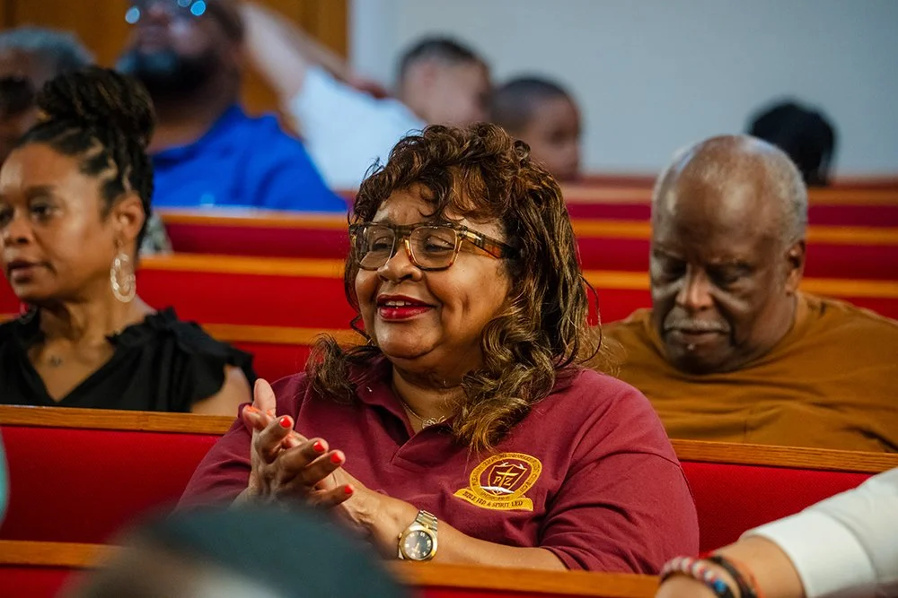 Congressional elder taking in the opening scripture and prayer.