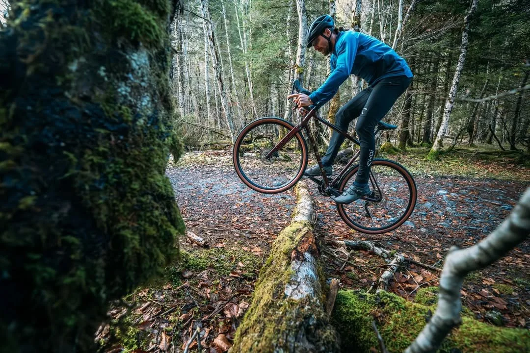 Hand Up if you can bunny hop your drop bar bike? @marinbikes have got an amazing range of gravel bikes (psst.... you don't need to be able to bunny hop them to enjoy some gravel action)
.
.
.
#marinbikes #madeforfun #gravelbike