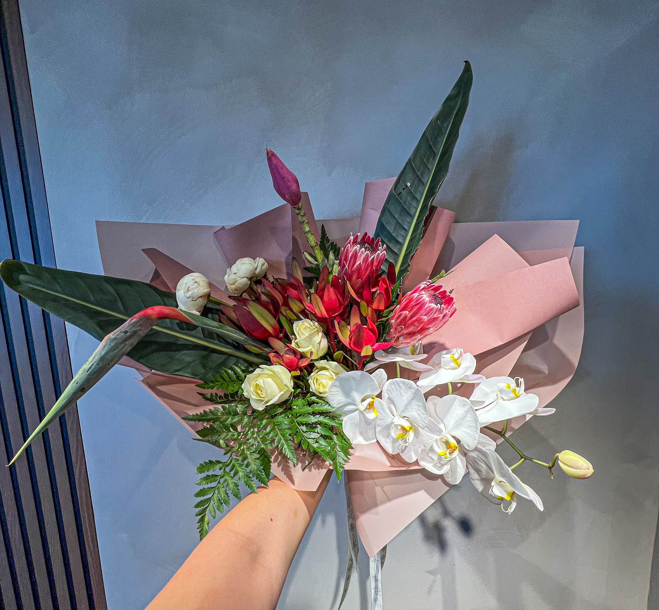 Seom Kkot (섬꽃) Tropical Bouquet