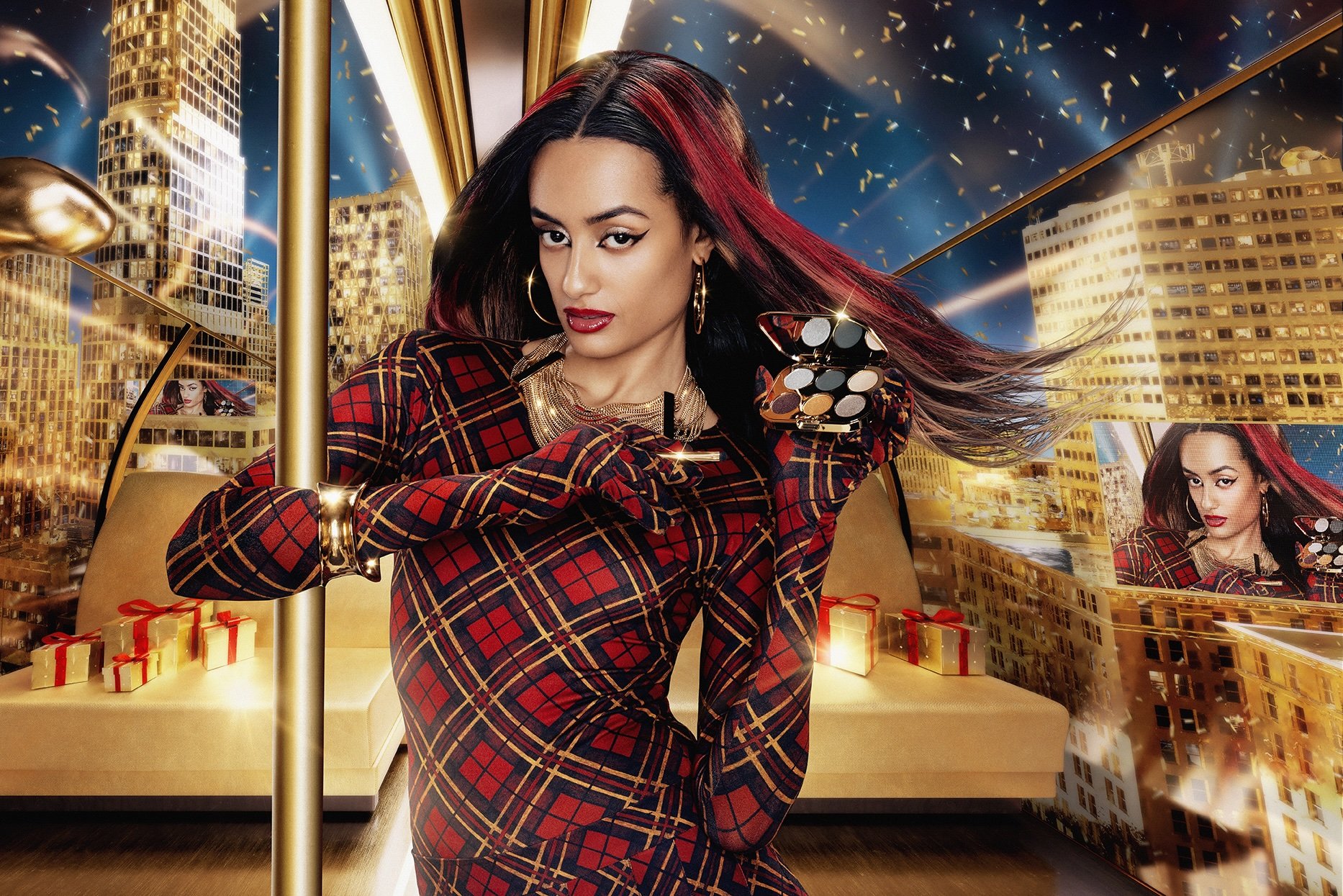 MAC_FY25_HolidayKits_GoldenTouch_Brush_Sabrina_227_sRGB72.jpg