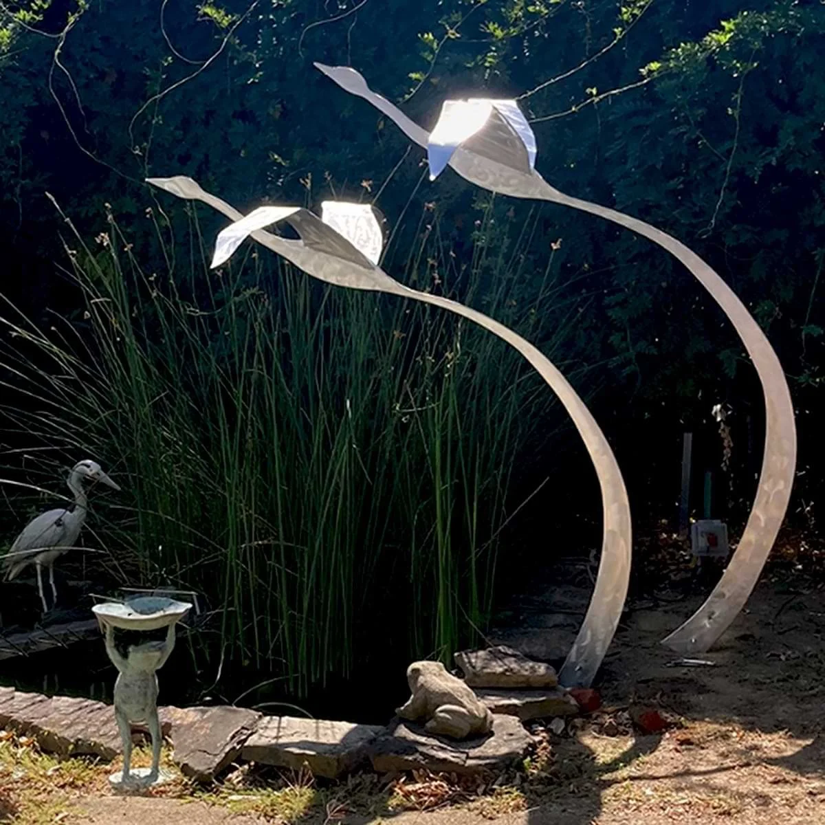 Garden sculpture of swans by Dwight Hammack.