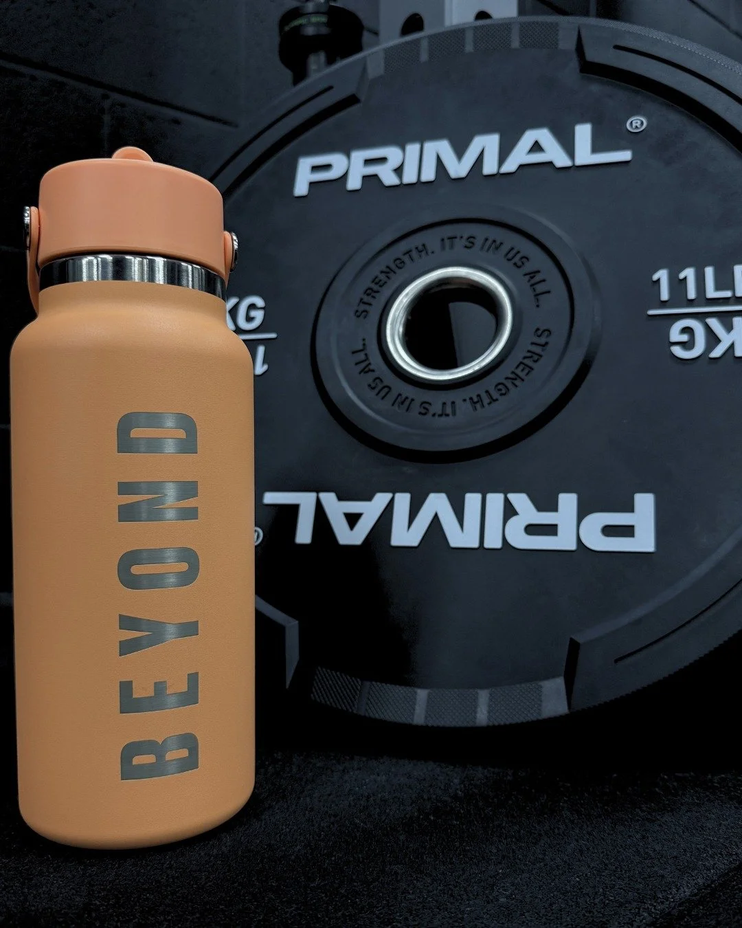 Elevate your hydration 💦

Grab your Beyond 32oz Hydroflask and keep your drinks refreshingly chilled for 24hrs 🥶. 

Featuring a Flip lid which is leak proof when closed preventing the embarrassment of asking the staff to clean up your spillage! 😕
