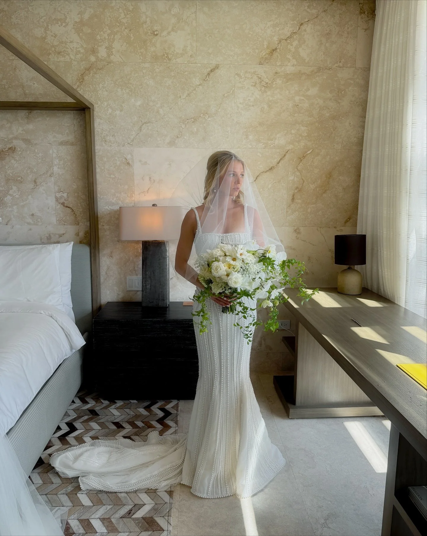 Wedding portrait with iPhone #shotoniphone 

Capturing every moment with an candid and editorial eye. Our content is emotive, real and delicate, designed to reflect the true essence of your wedding day. 🤎

Couple @s_romo_barnes 
Wedding planner @hug