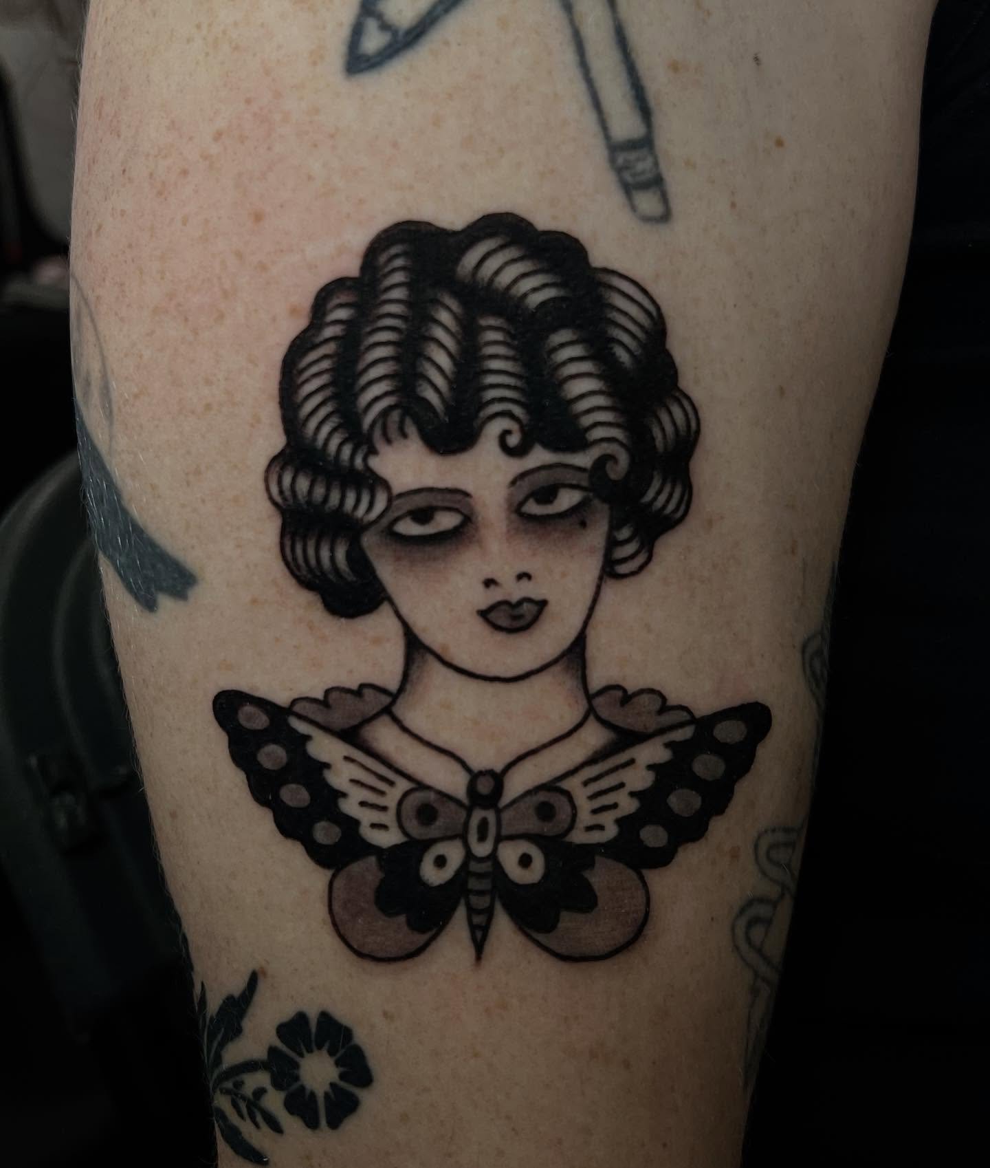 lady made yesterday @middletntattooexpo 
thanks to everyone who got tattooed!
I still have time for walk ups today, come on by! 

i will be getting back to any messages for chicago tattoos by tuesday. thanks for your patience! booking by email or the