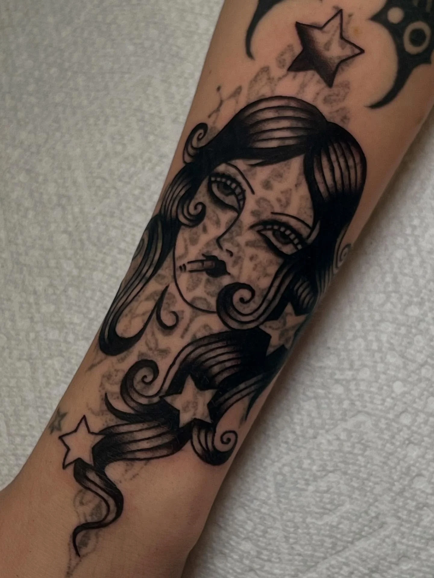 freaky lady blastover for olivia - for when you like your old tattoos but they don&rsquo;t quite match with everything else.  thank you again!

email me or fill out the form in my bio to book February and March! thanks for keeping me busy