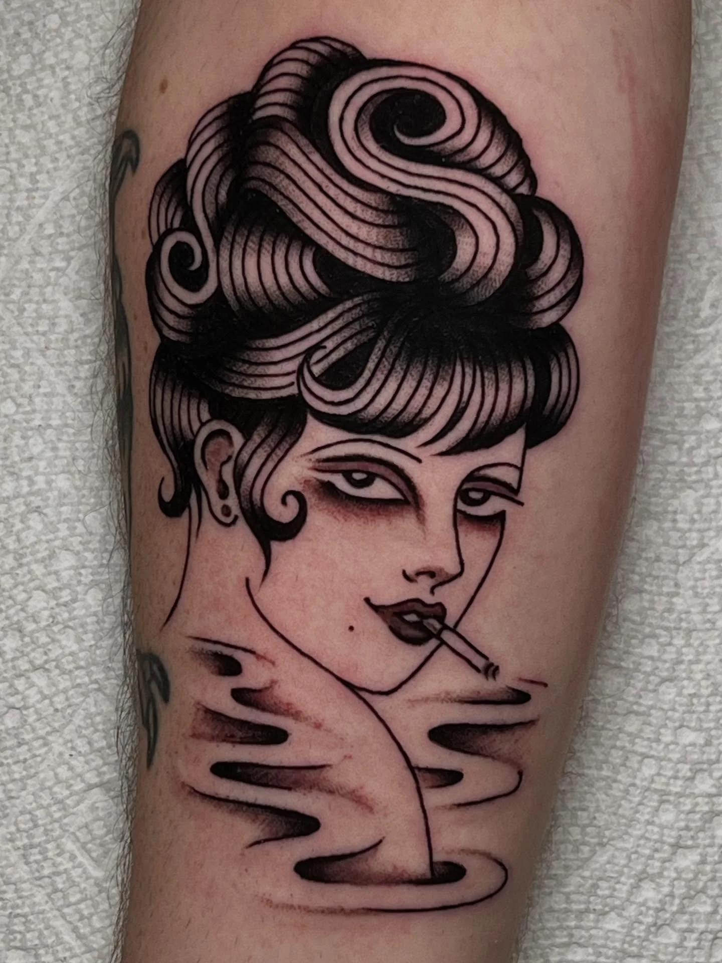 smoking lady for jack. thanks so much! one of my favorite things to tattoo, always and forever. 

email or form in bio for booking!