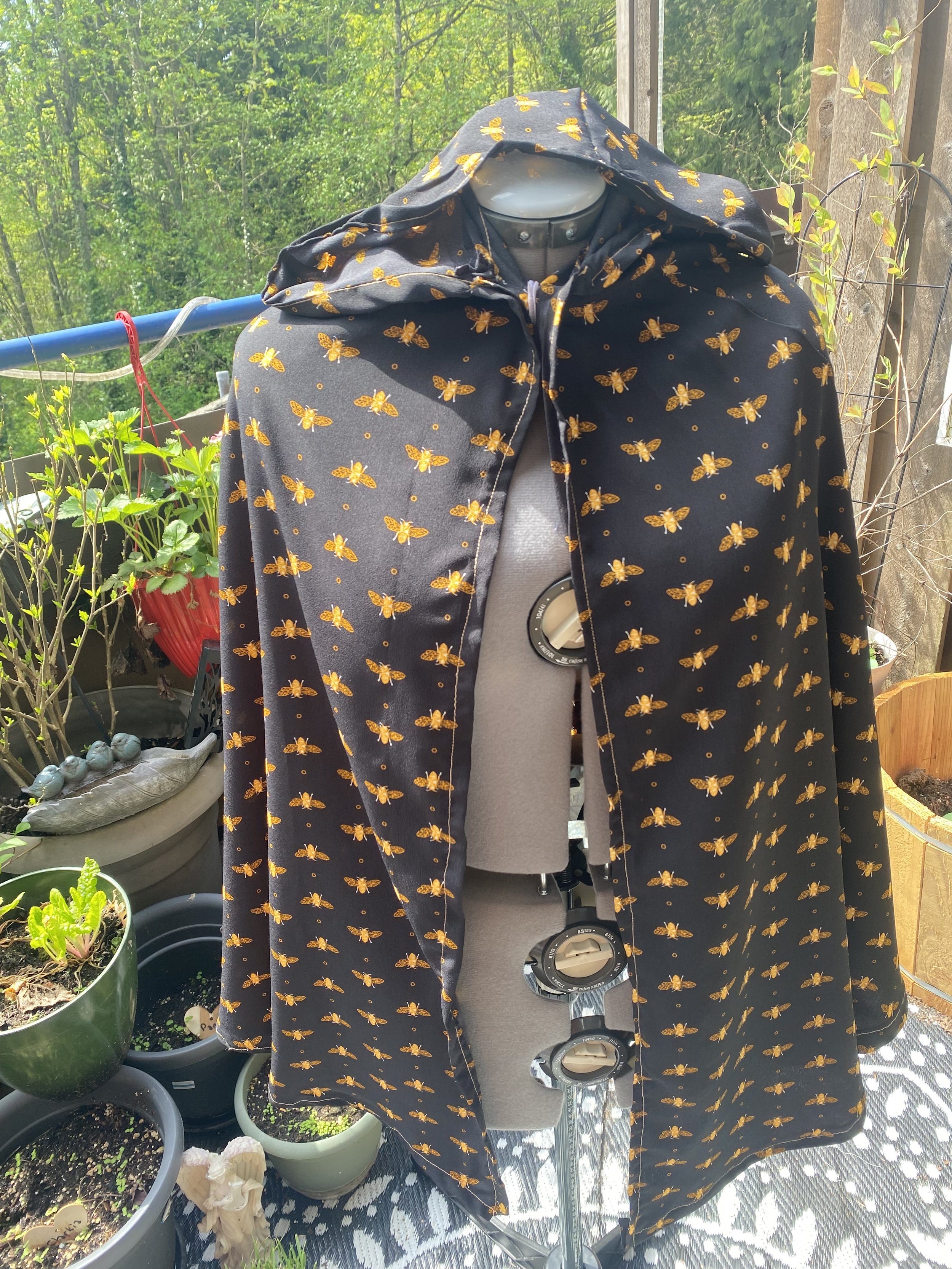 Children's hooded cape/cloak